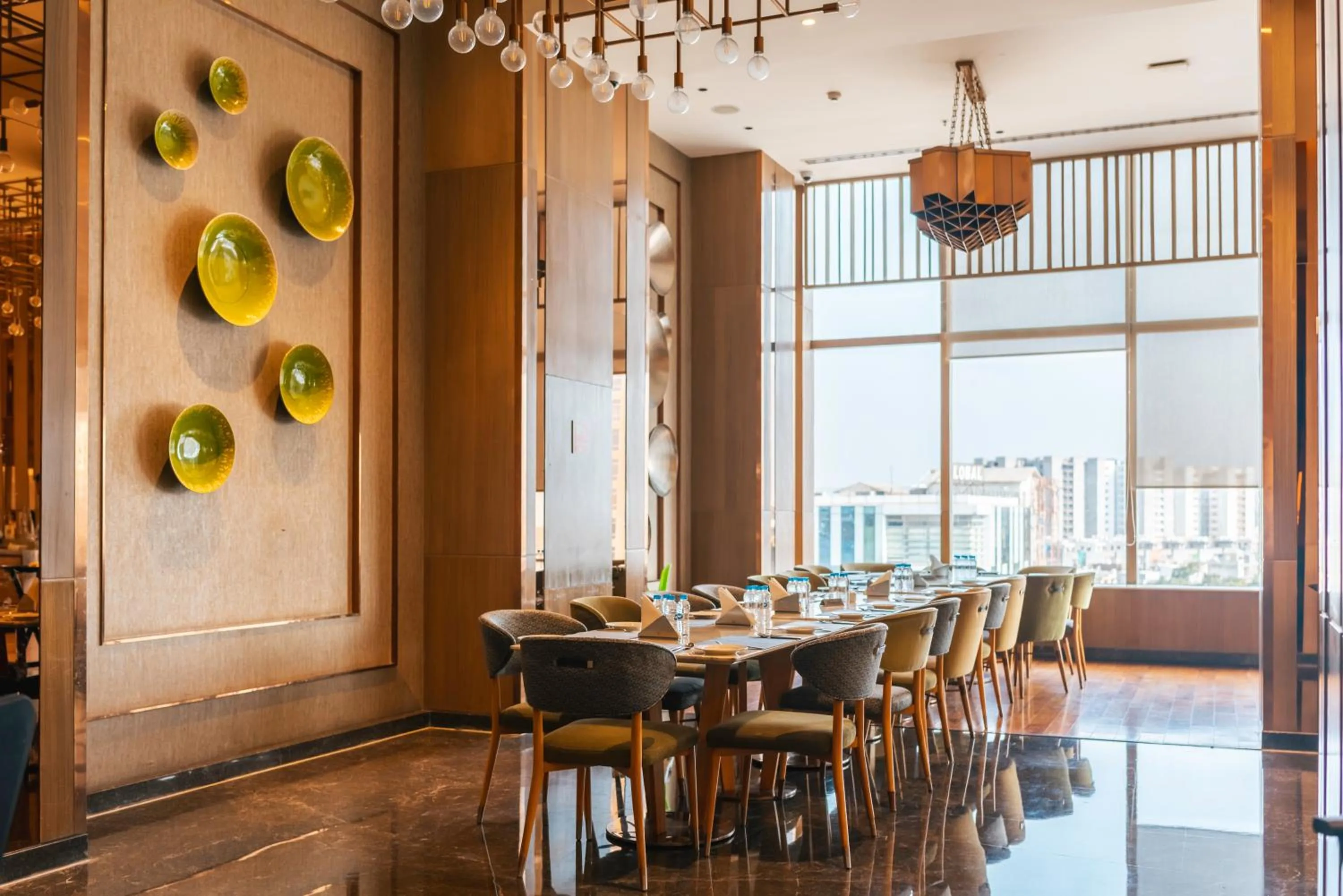 Restaurant/places to eat in Holiday Inn Chandigarh Zirakpur by IHG