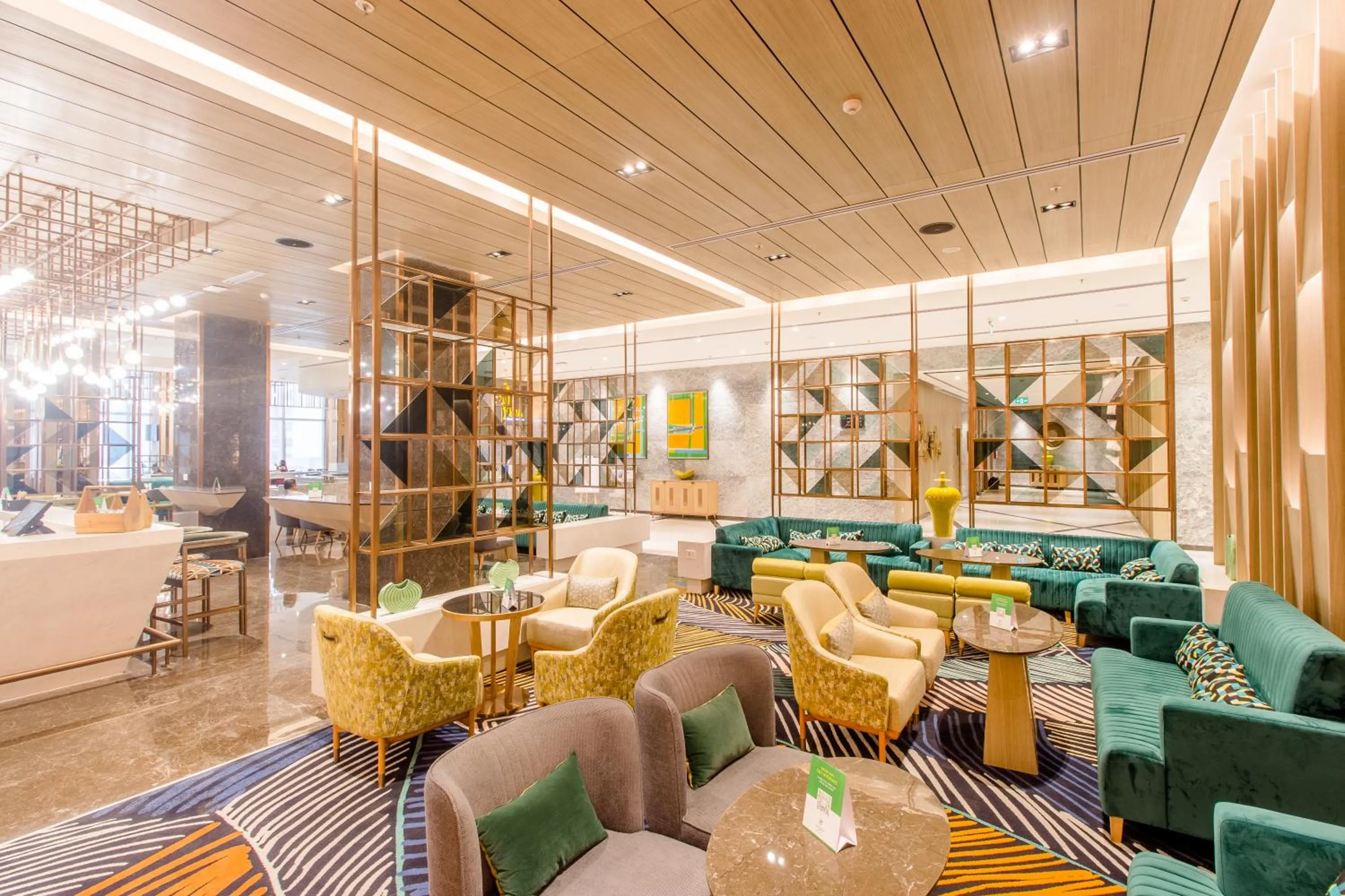 Lounge or bar in Holiday Inn Chandigarh Zirakpur by IHG