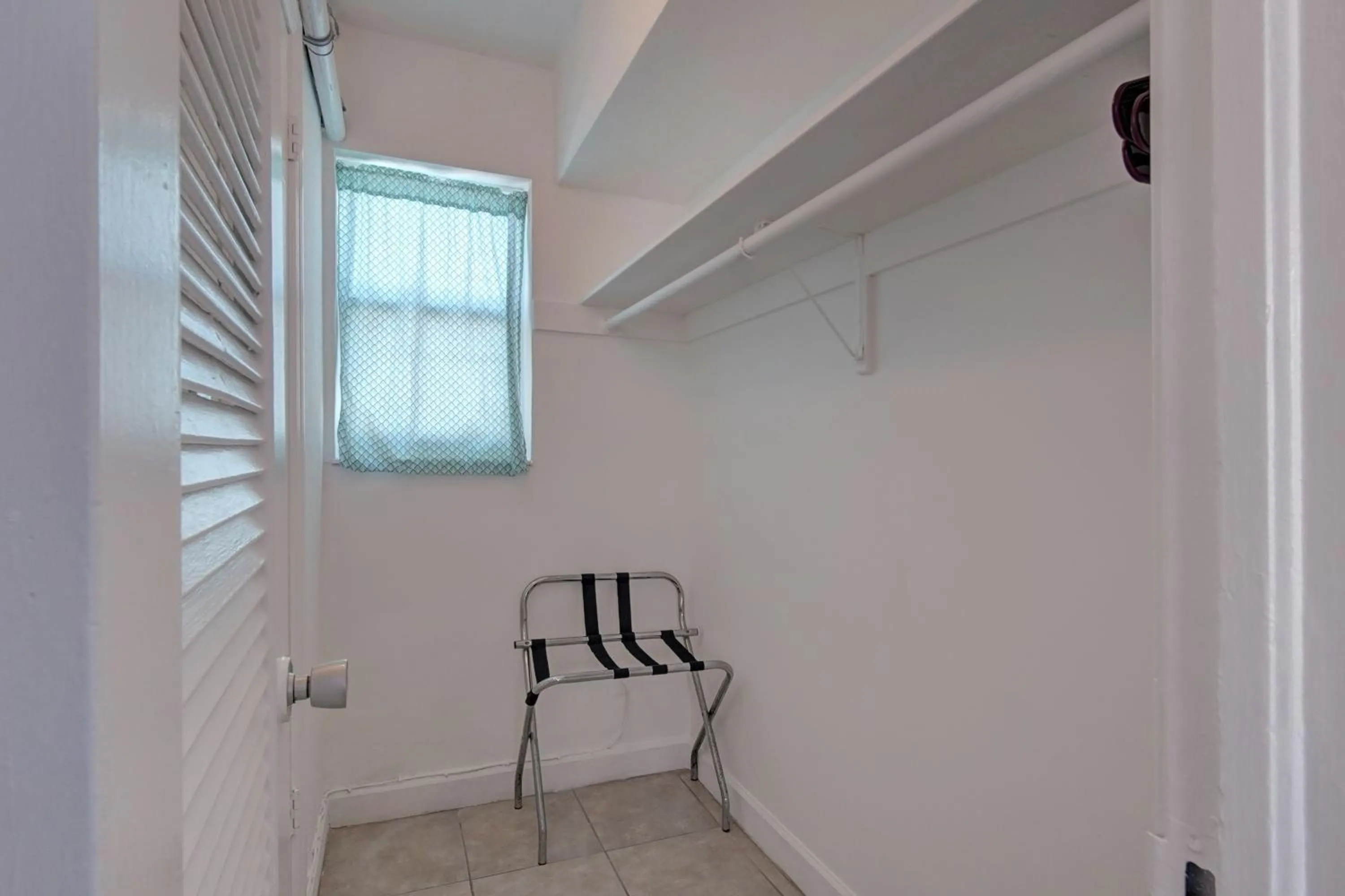 furniture in Castle by the Sea Motel