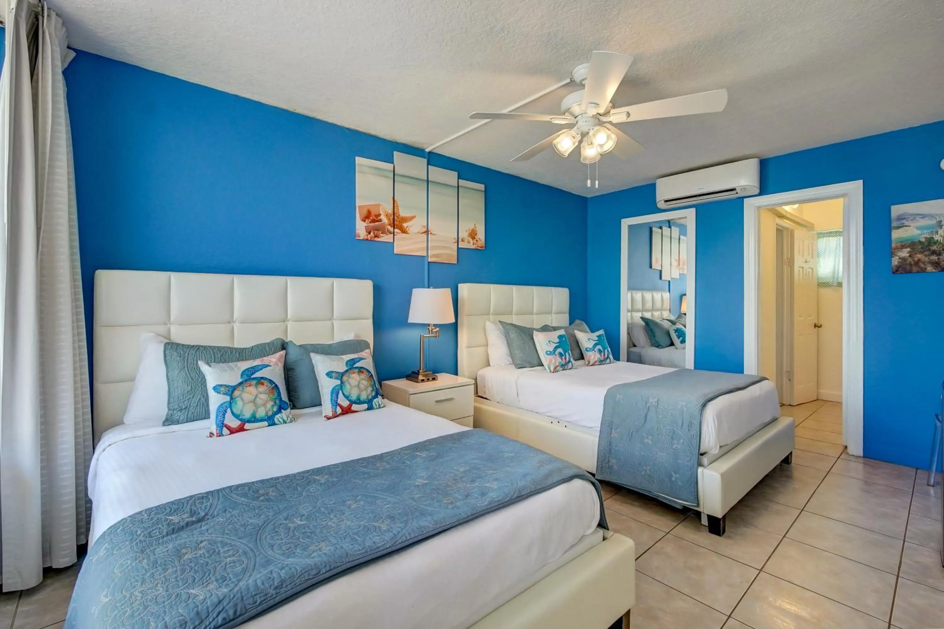 Bedroom, Bed in Castle by the Sea Motel