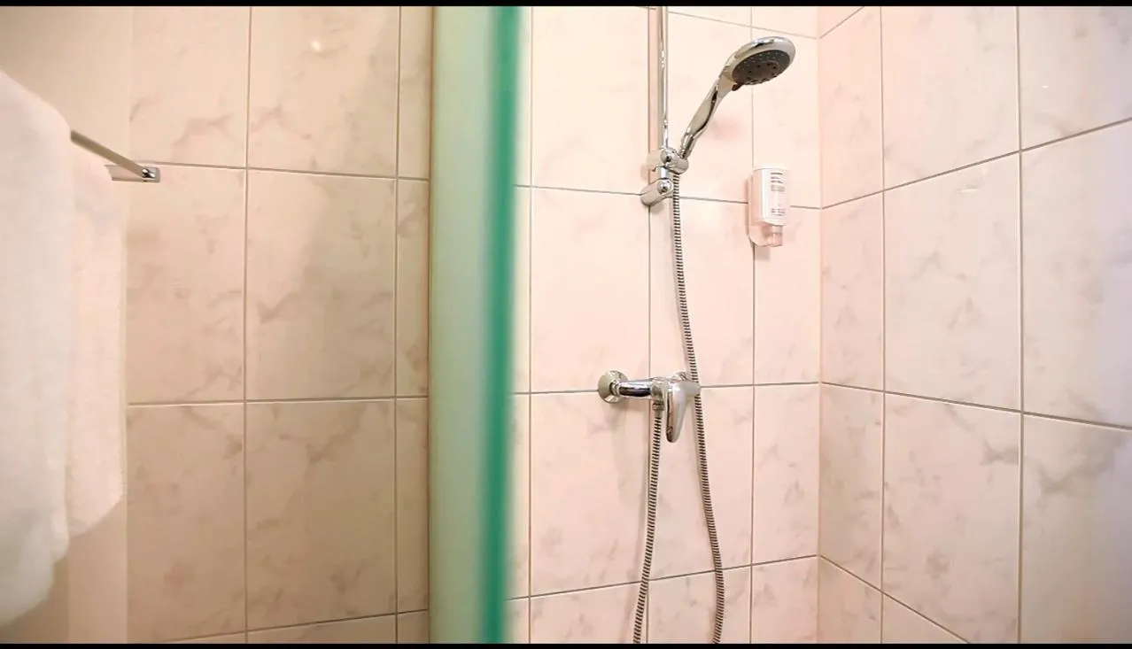 Shower in Hotel Royal