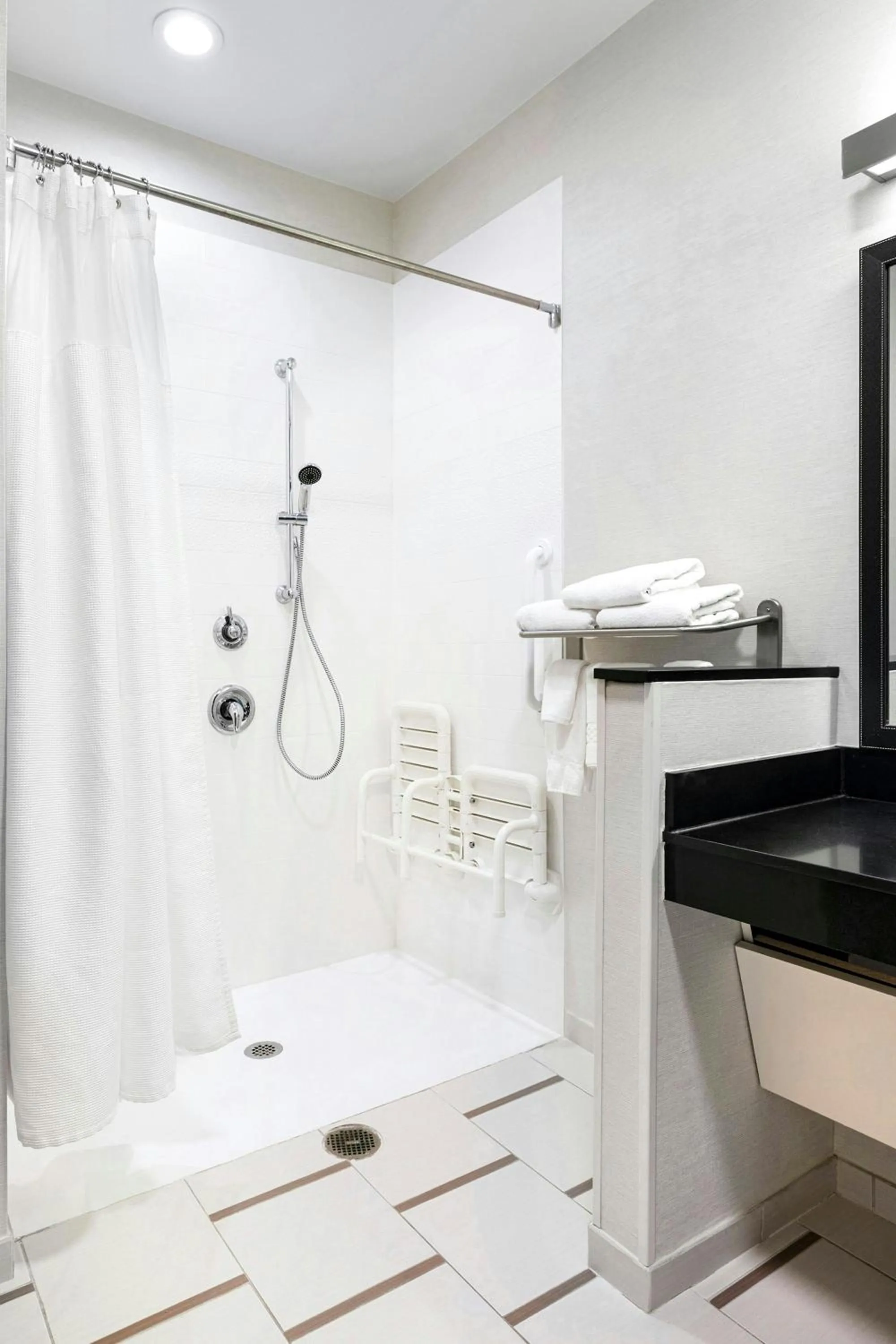 Bathroom in Fairfield Inn & Suites by Marriott Wentzville