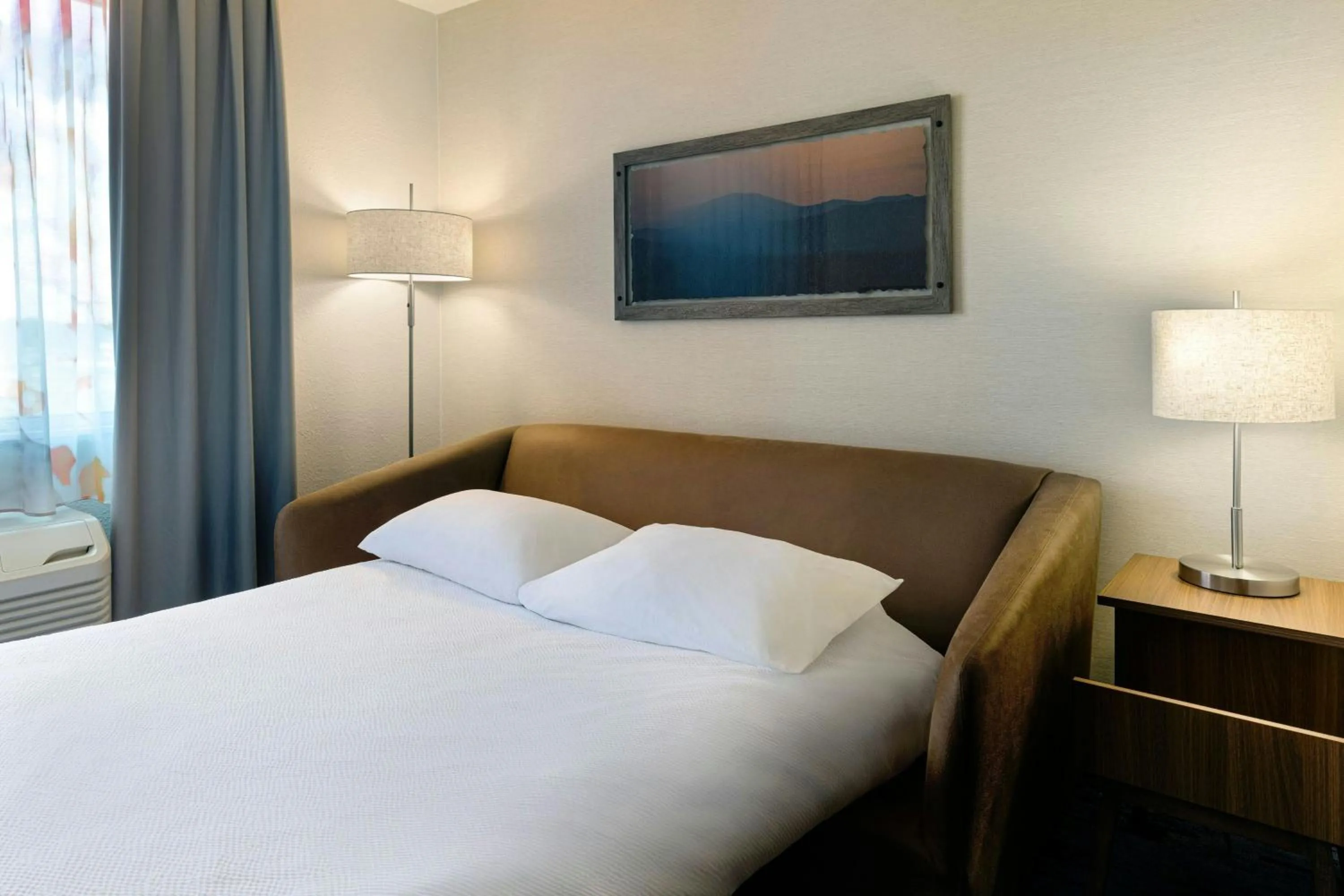 Photo of the whole room, Bed in Fairfield Inn & Suites by Marriott Wentzville