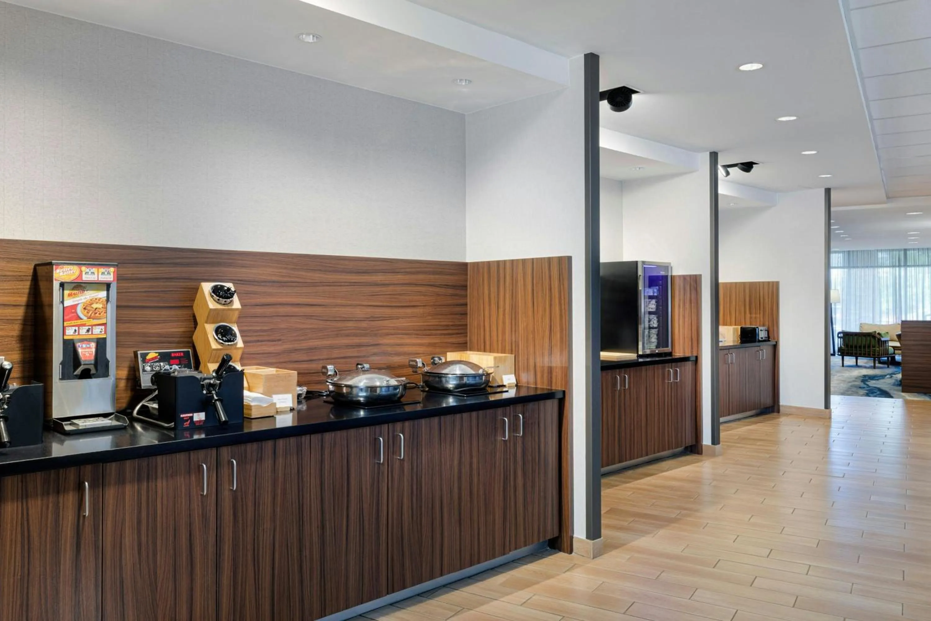 Breakfast in Fairfield Inn & Suites by Marriott Wentzville