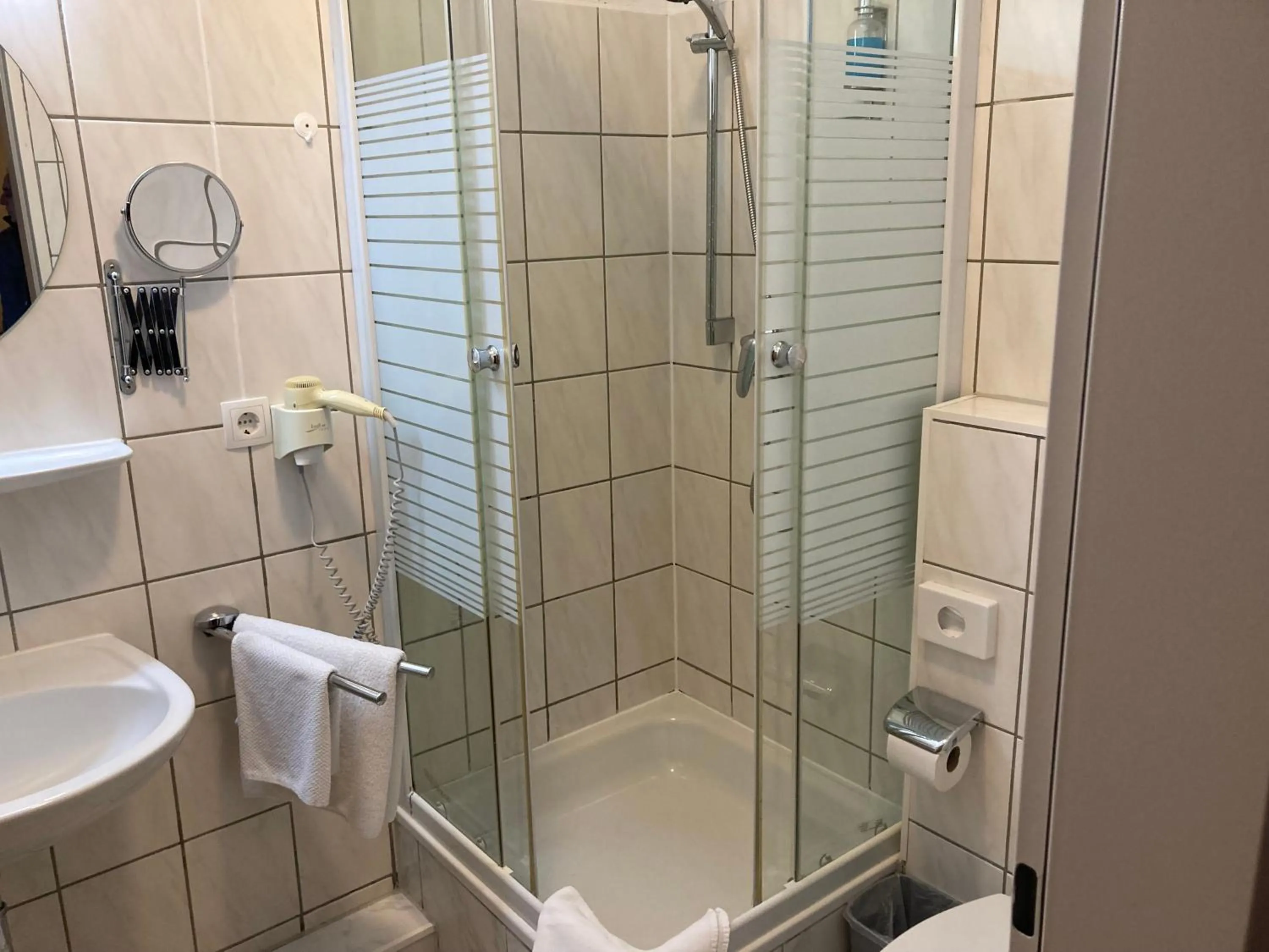 Bathroom in Hotel Falk