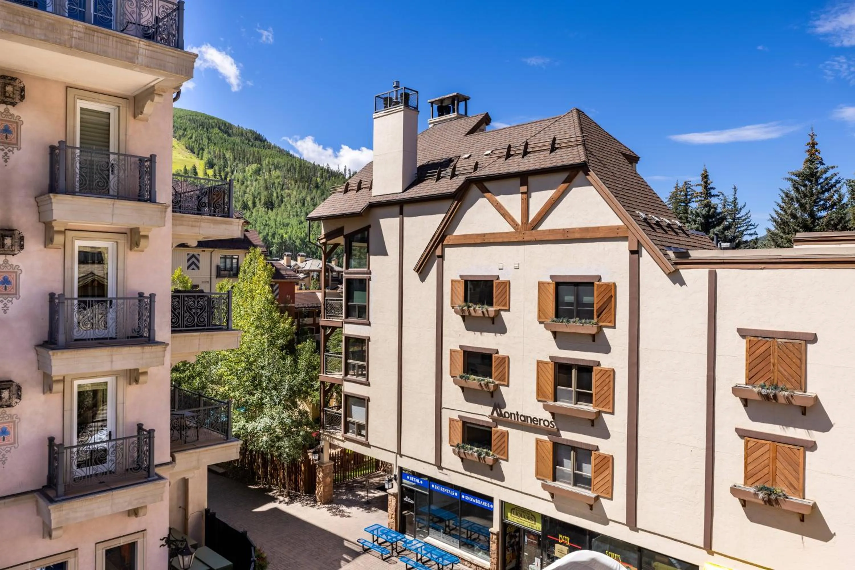 Property building in Montaneros in Vail