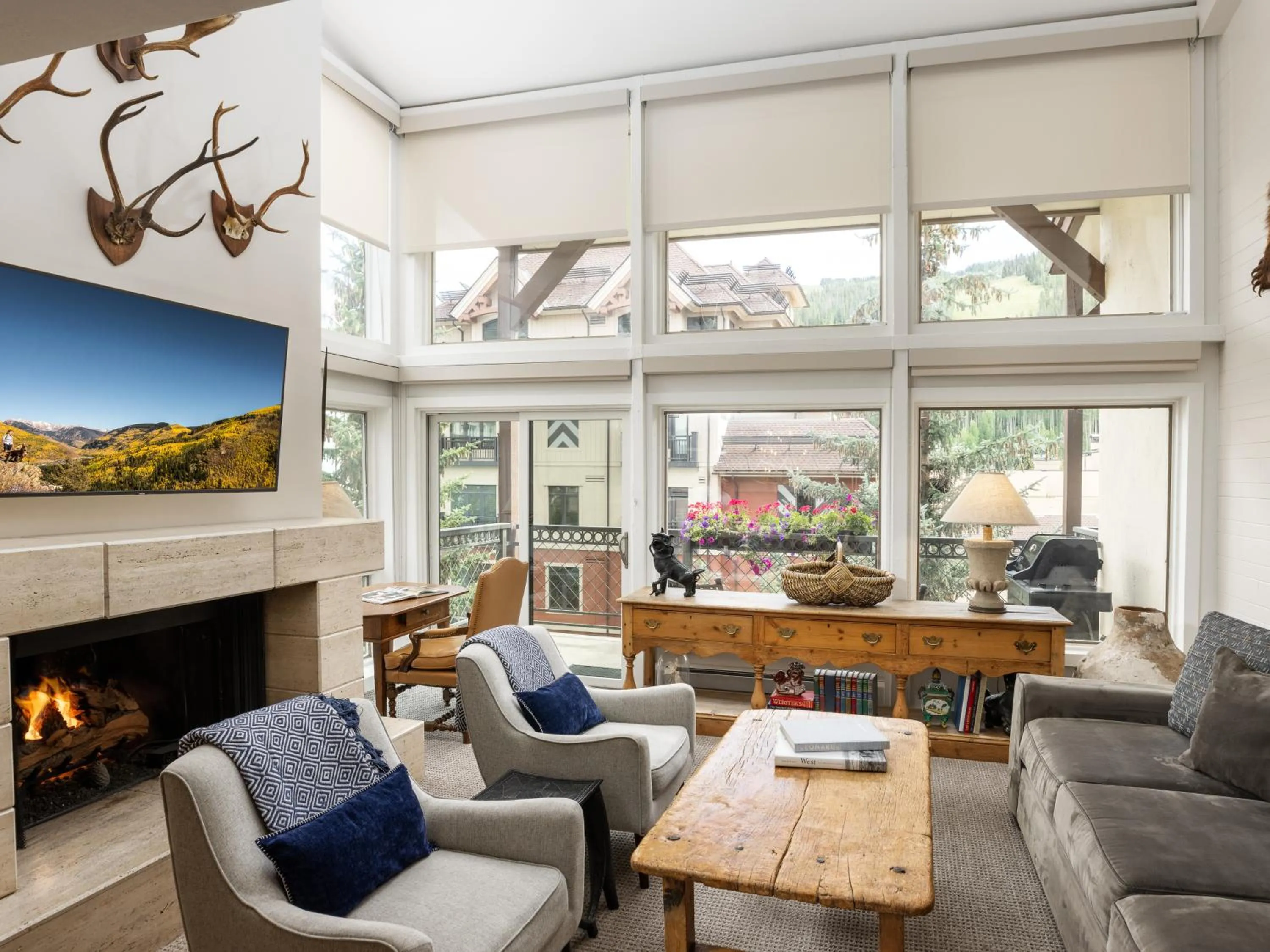 Living room in Montaneros in Vail