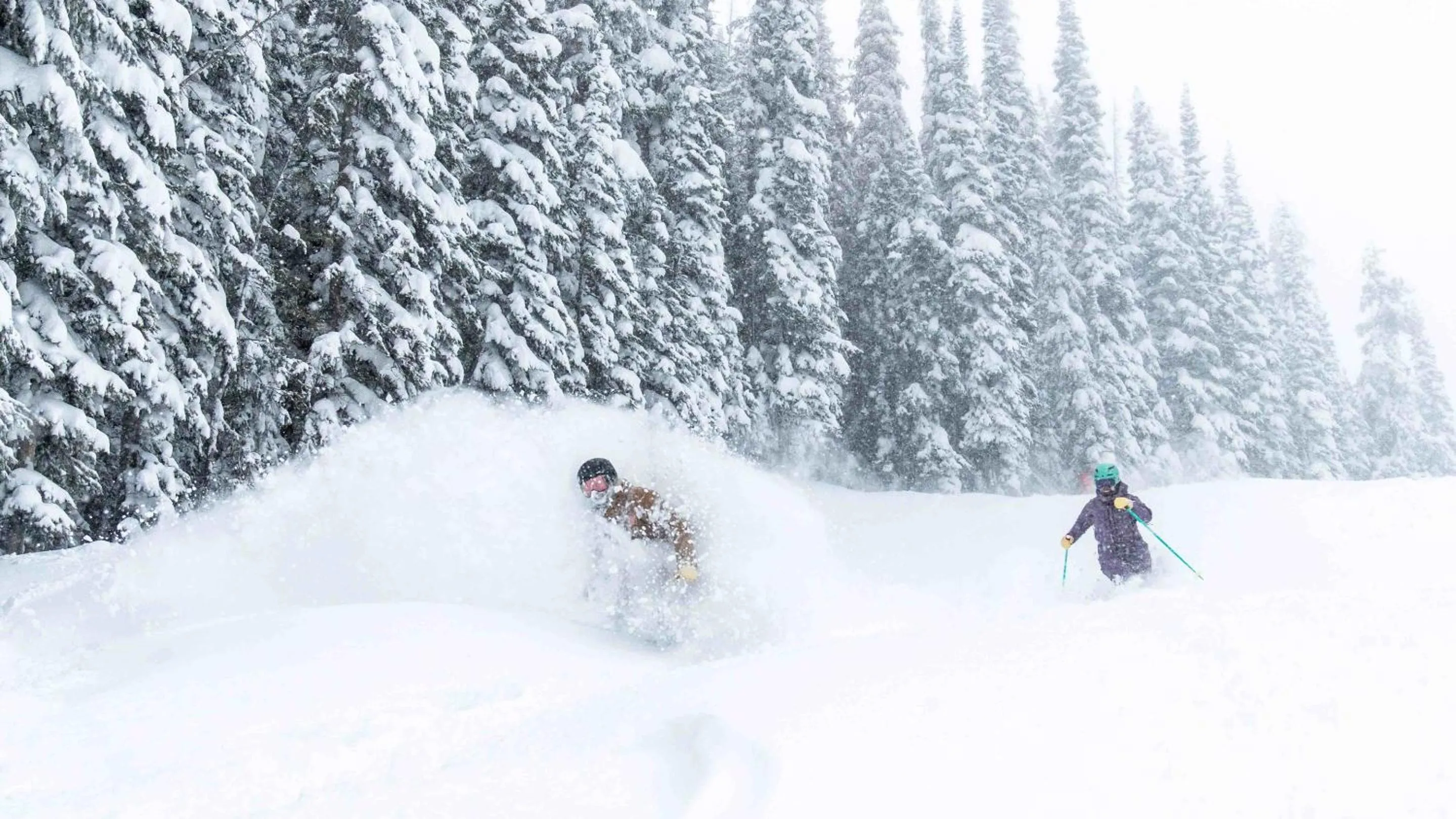 Skiing in Montaneros in Vail