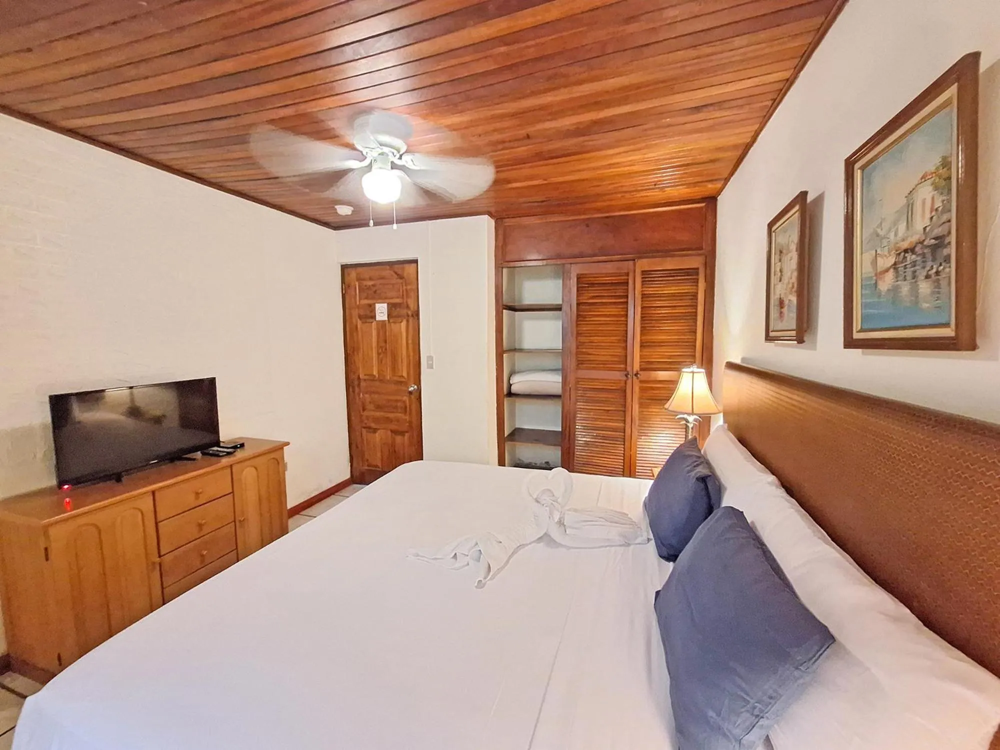 Bed in Colours Oasis Resort ADULT ONLY