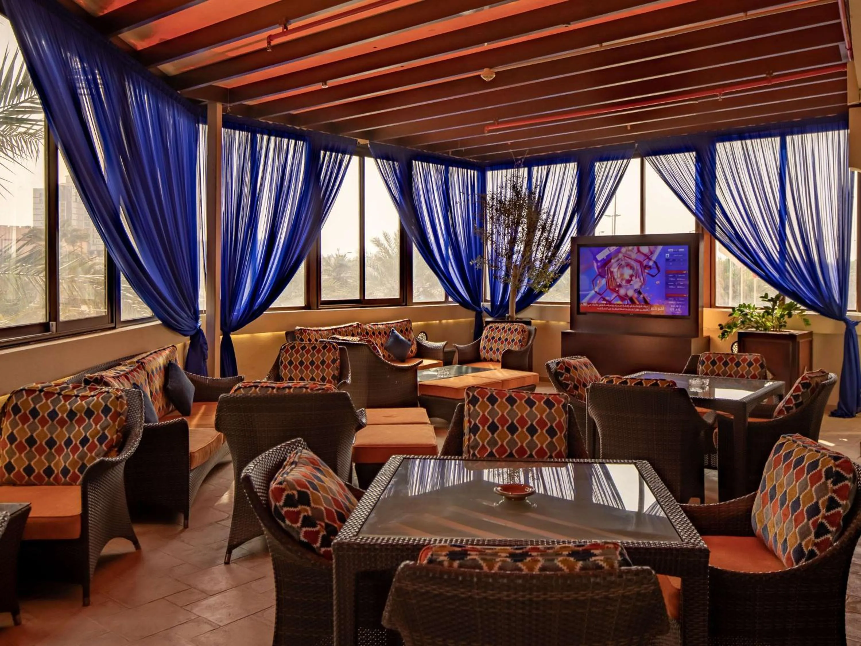 Lounge or bar in Mercure Grand Hotel Seef - All Suites