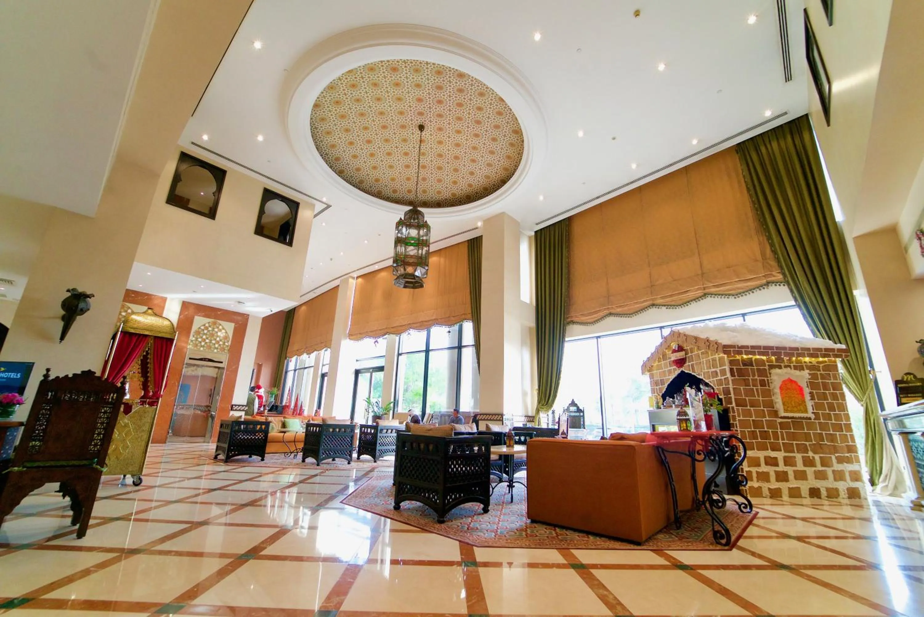 Lobby or reception in Mercure Grand Hotel Seef - All Suites
