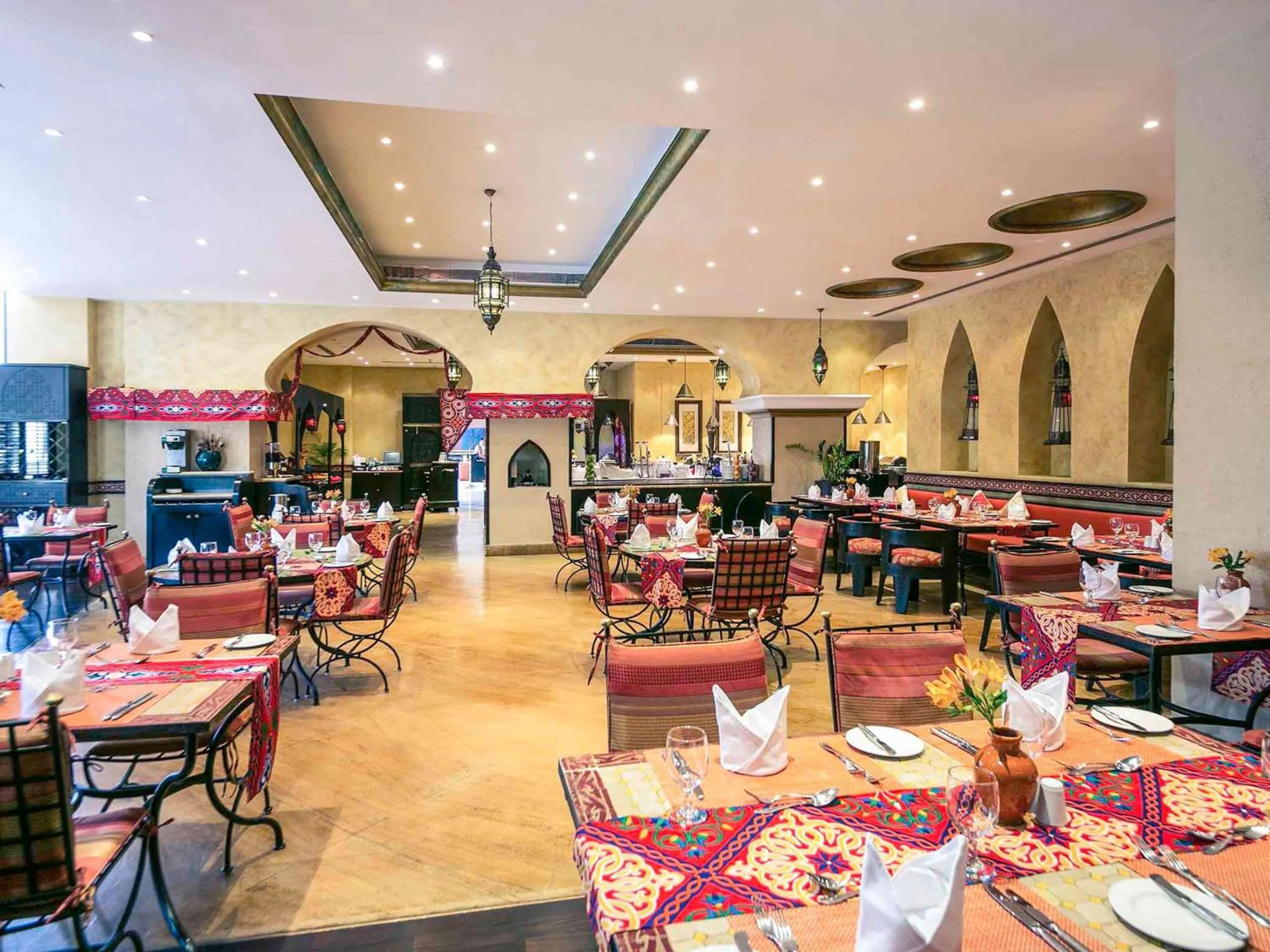 Restaurant/places to eat in Mercure Grand Hotel Seef - All Suites