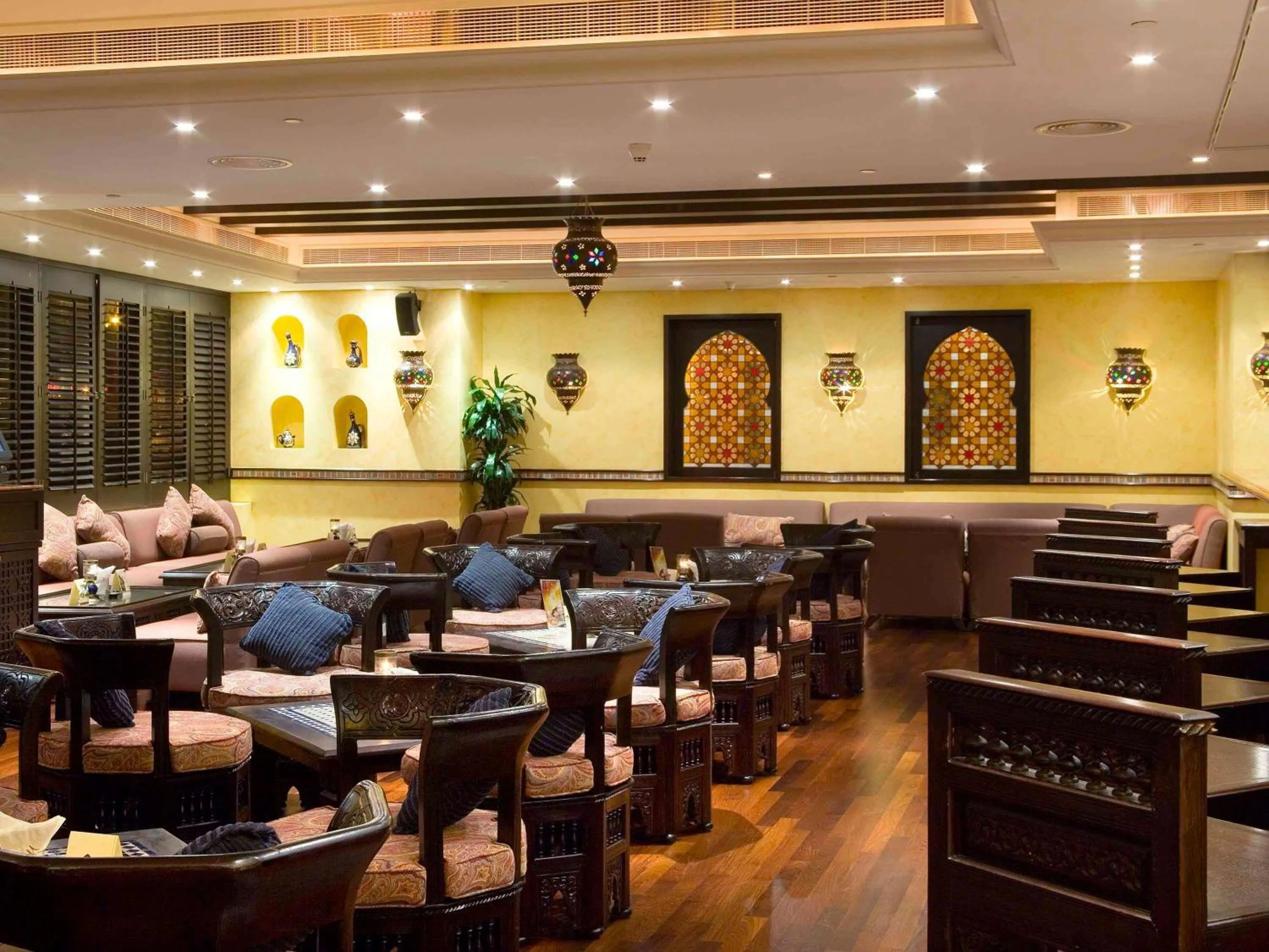 Lounge or bar in Mercure Grand Hotel Seef - All Suites