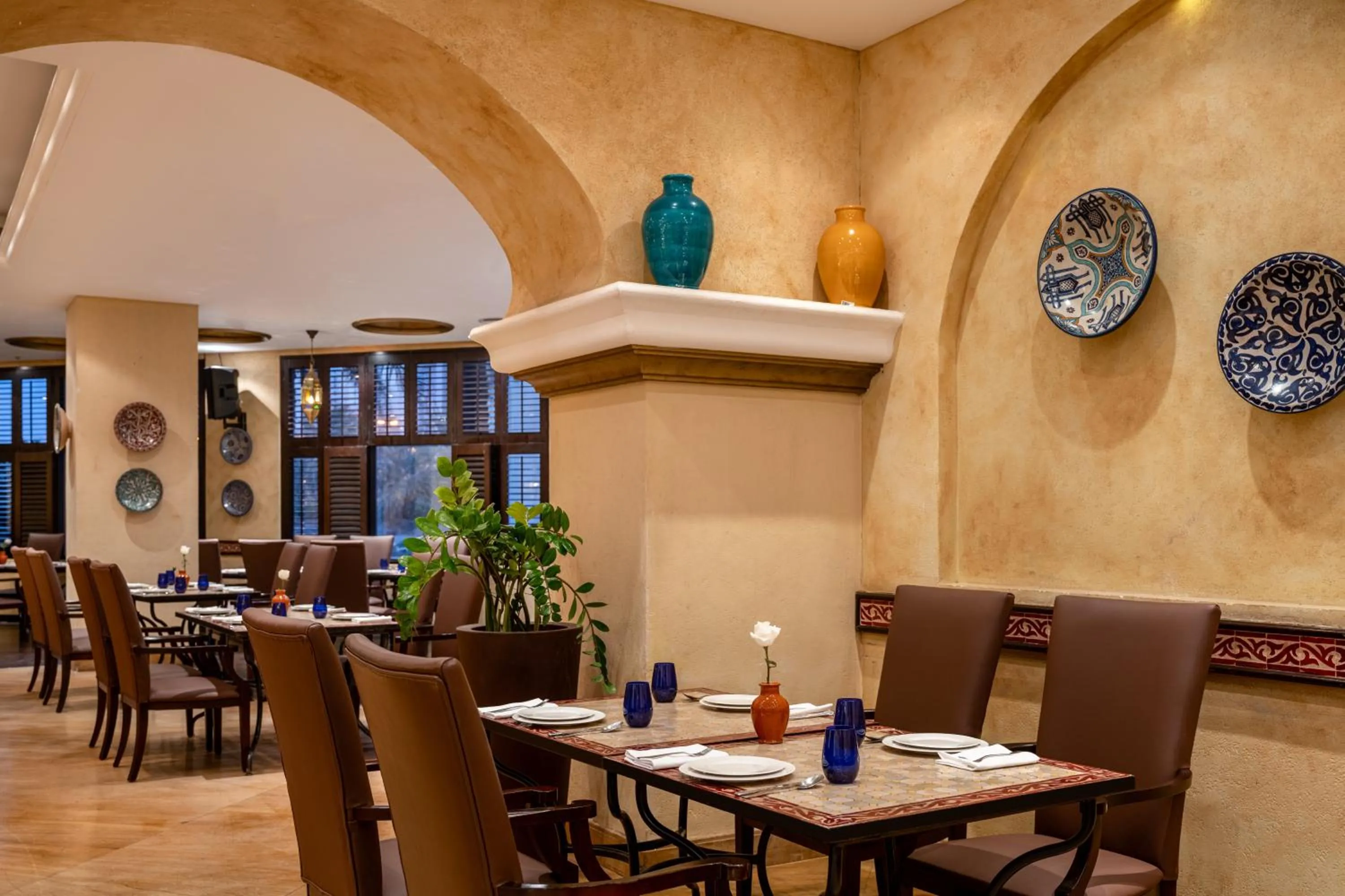 Restaurant/places to eat in Mercure Grand Hotel Seef - All Suites