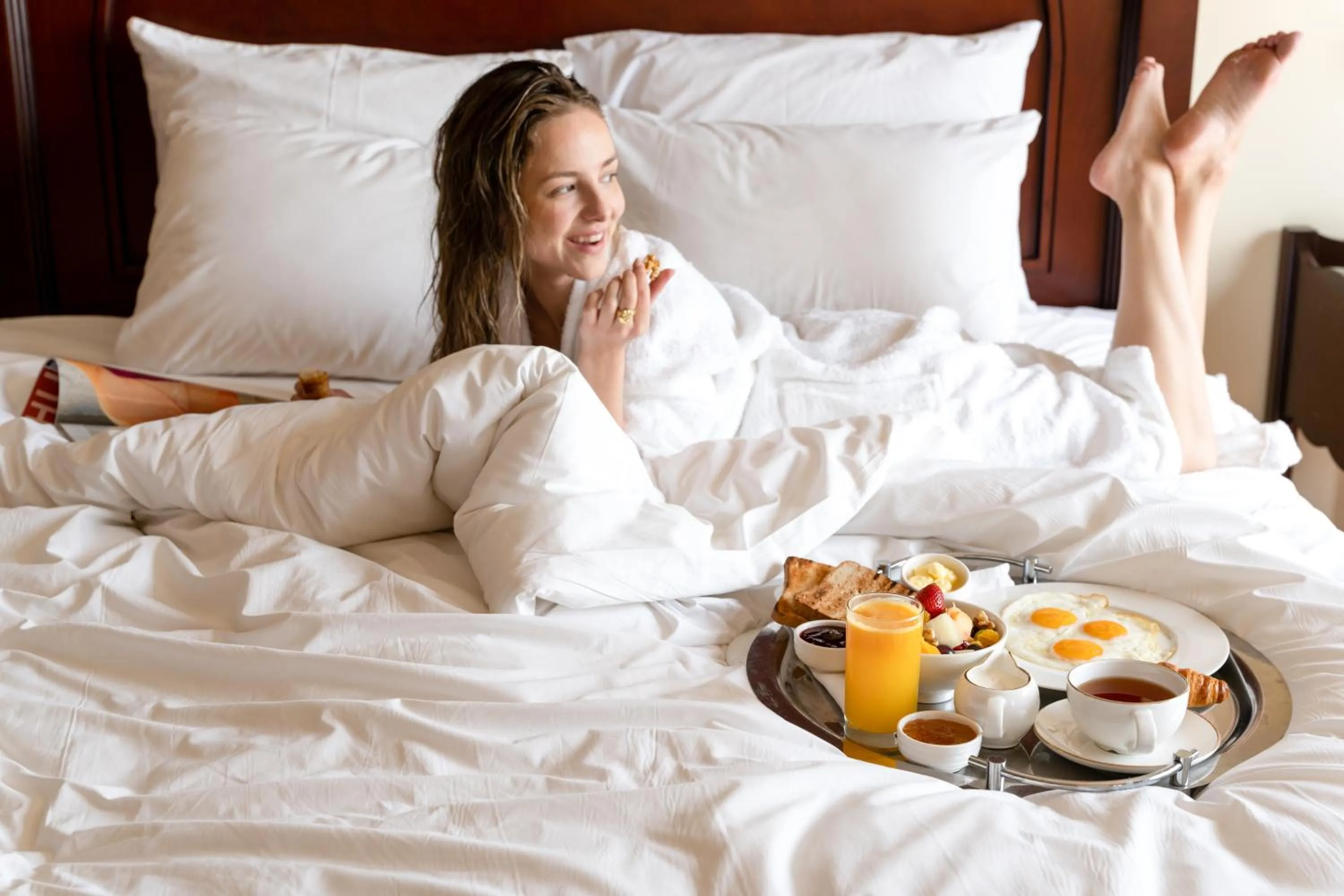 room service in Mercure Grand Hotel Seef - All Suites