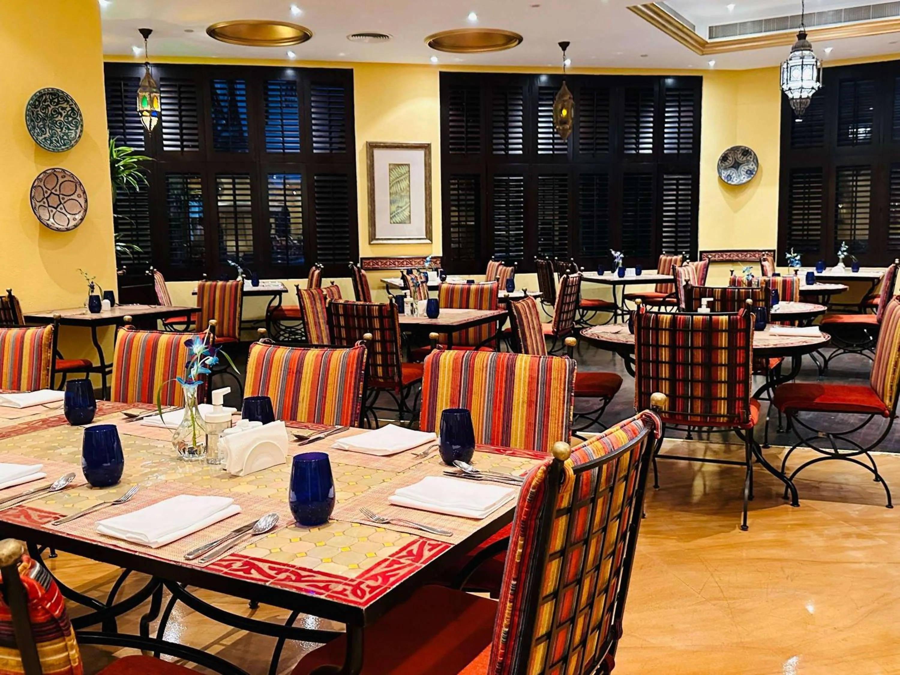 Restaurant/places to eat in Mercure Grand Hotel Seef - All Suites