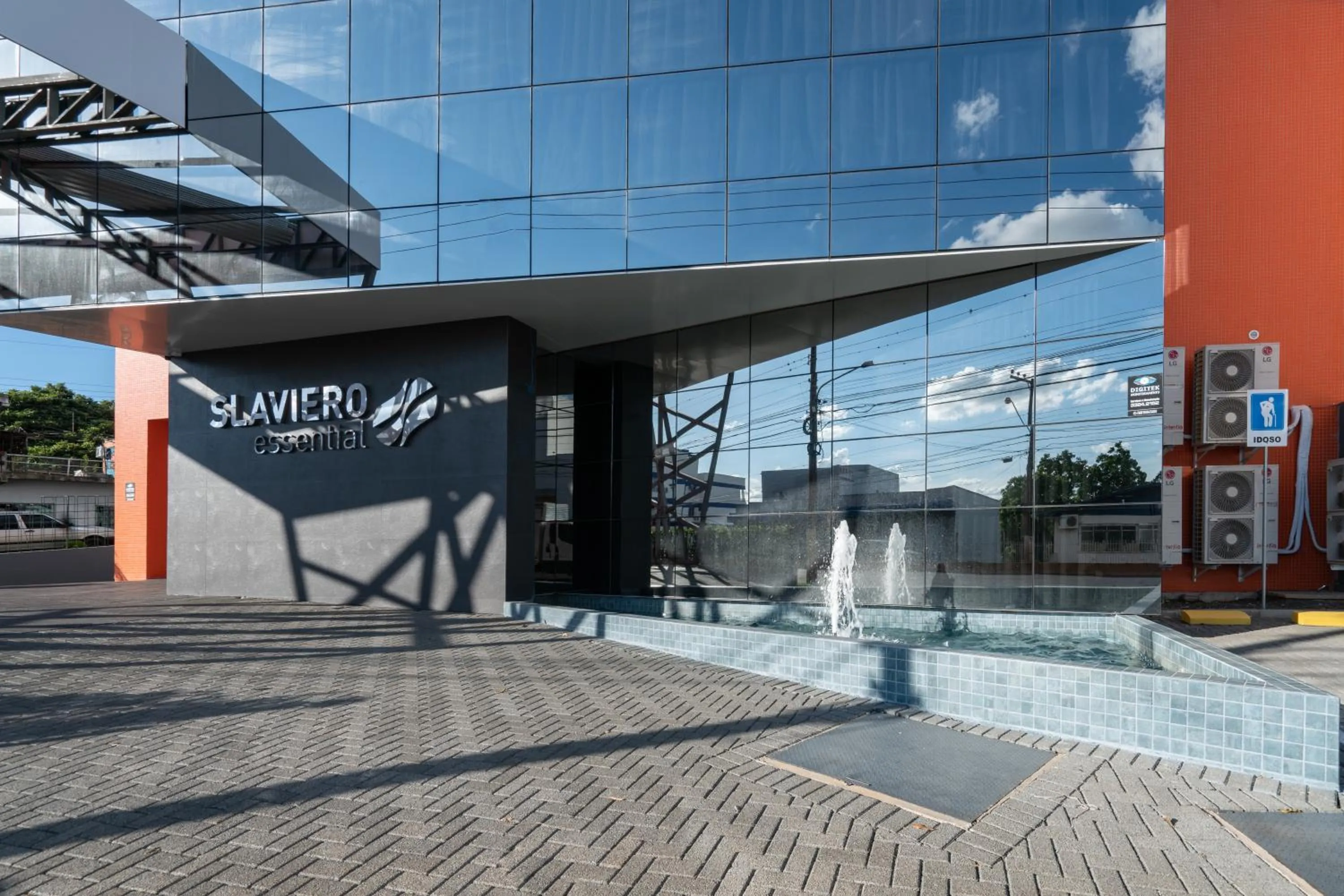 Facade/entrance in Slaviero Chapecó - Pet Friendly - Próximo a EFAPI