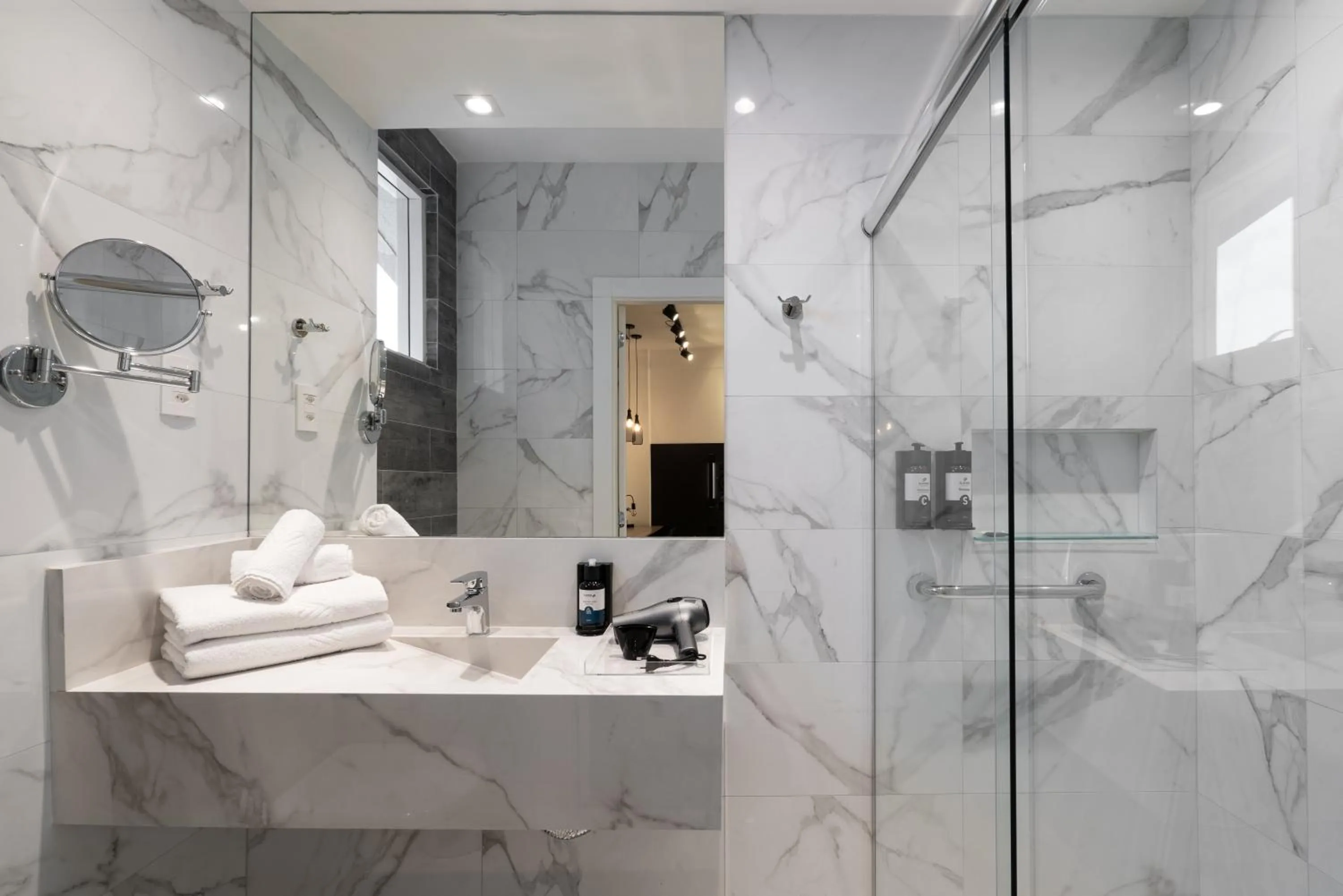 Bathroom in Slaviero Chapecó - Pet Friendly - Próximo a EFAPI