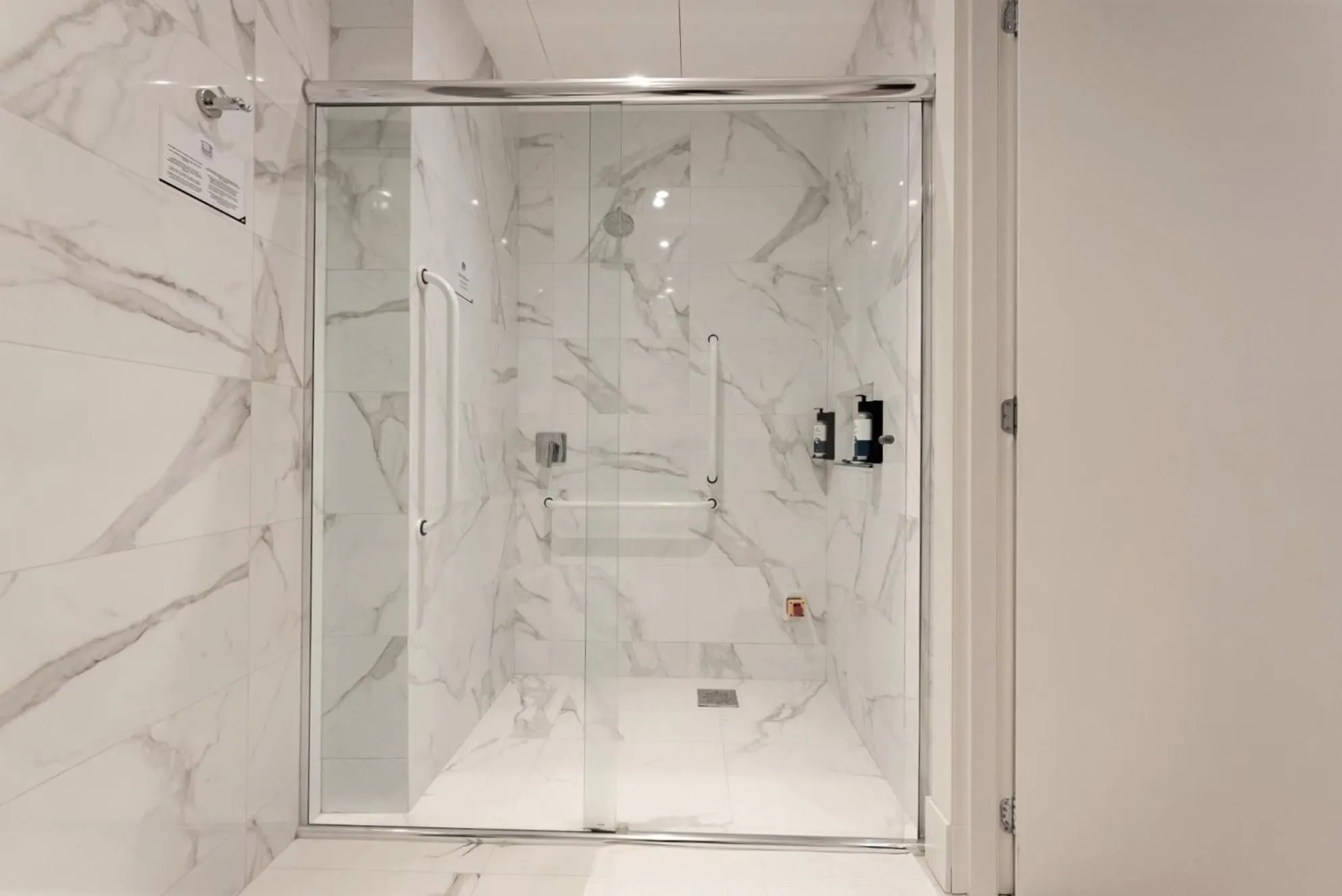 Bathroom in Slaviero Chapecó - Pet Friendly - Próximo a EFAPI