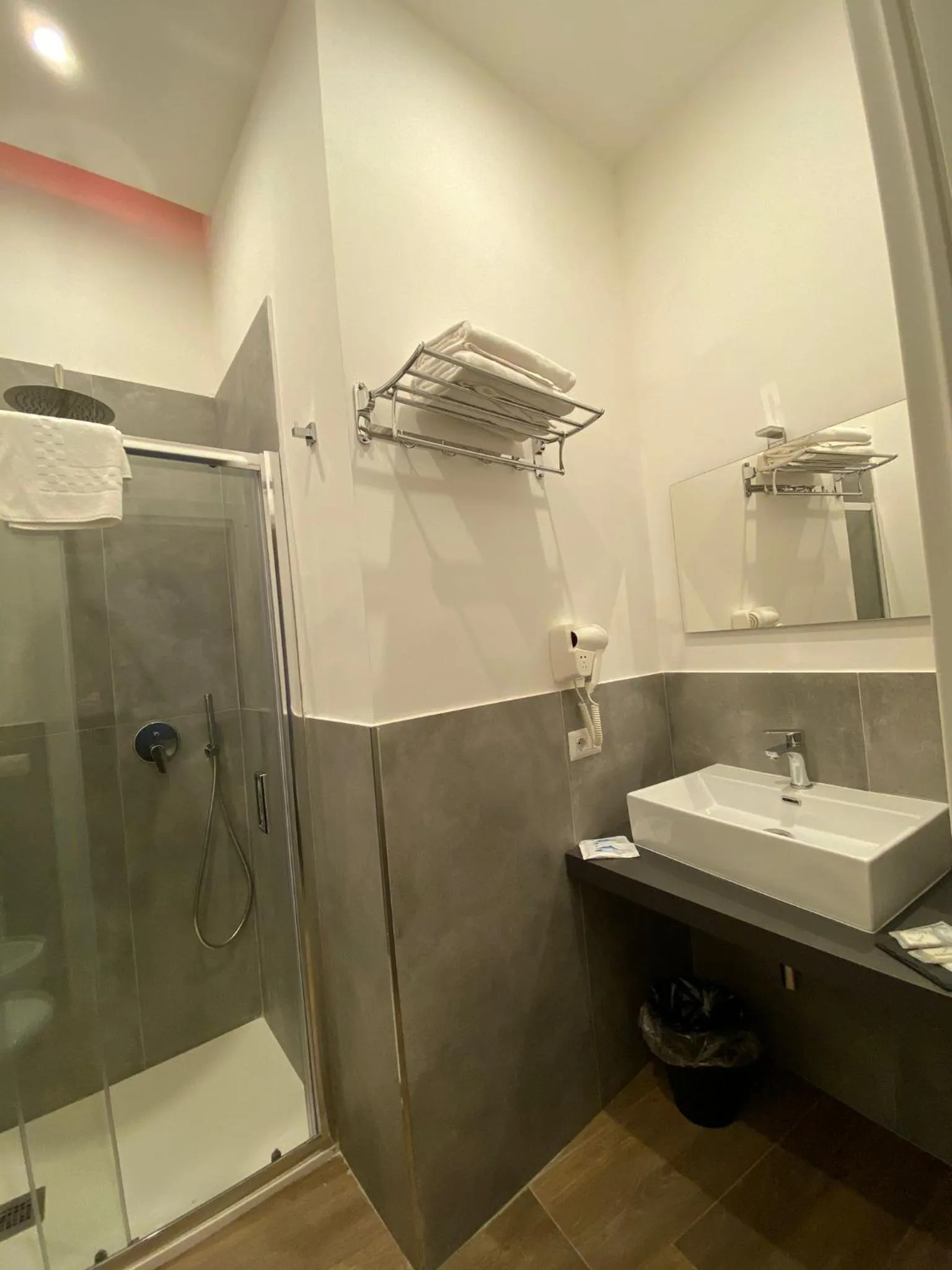 Shower in Salotto Toledo