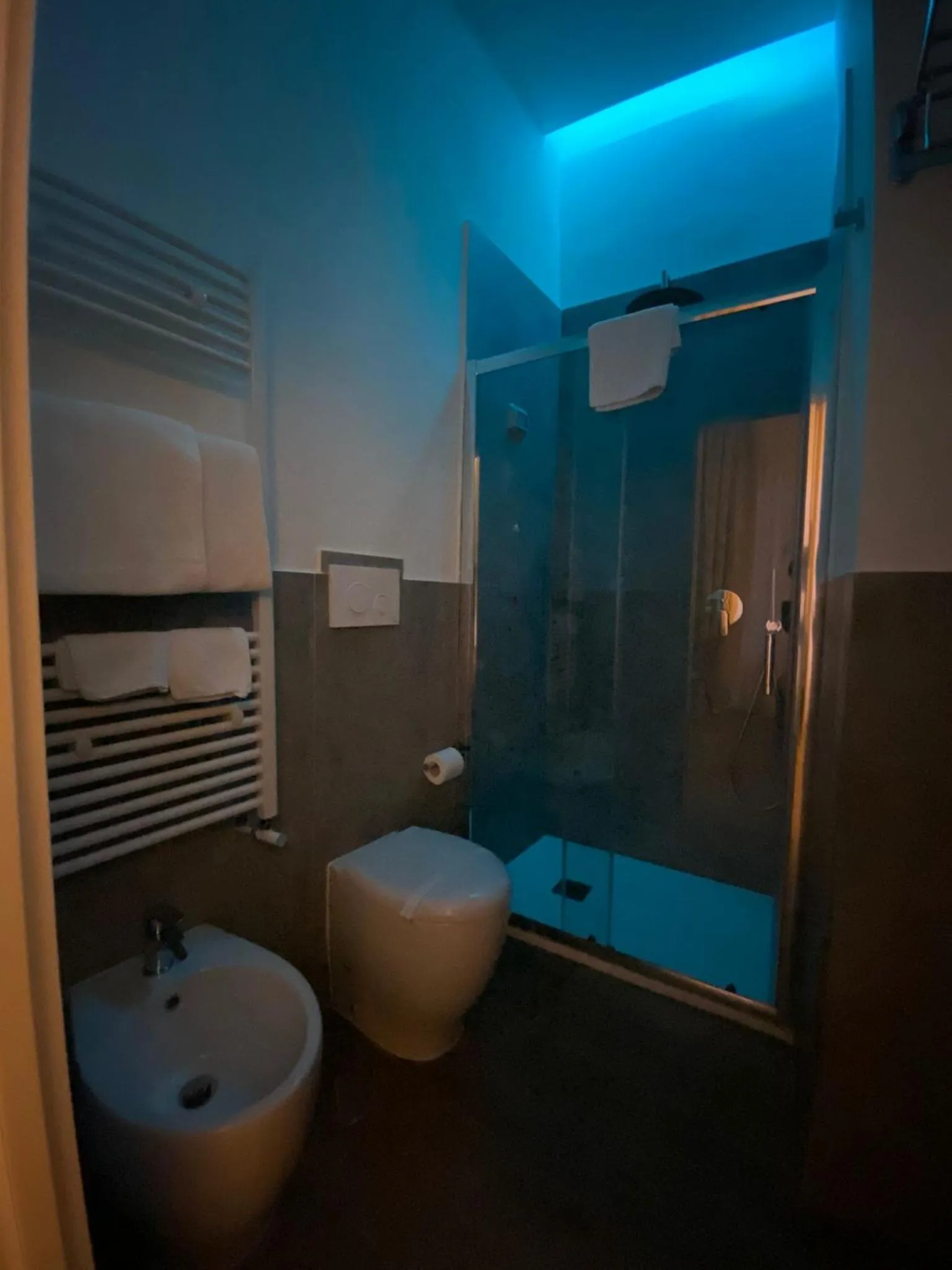 Shower in Salotto Toledo