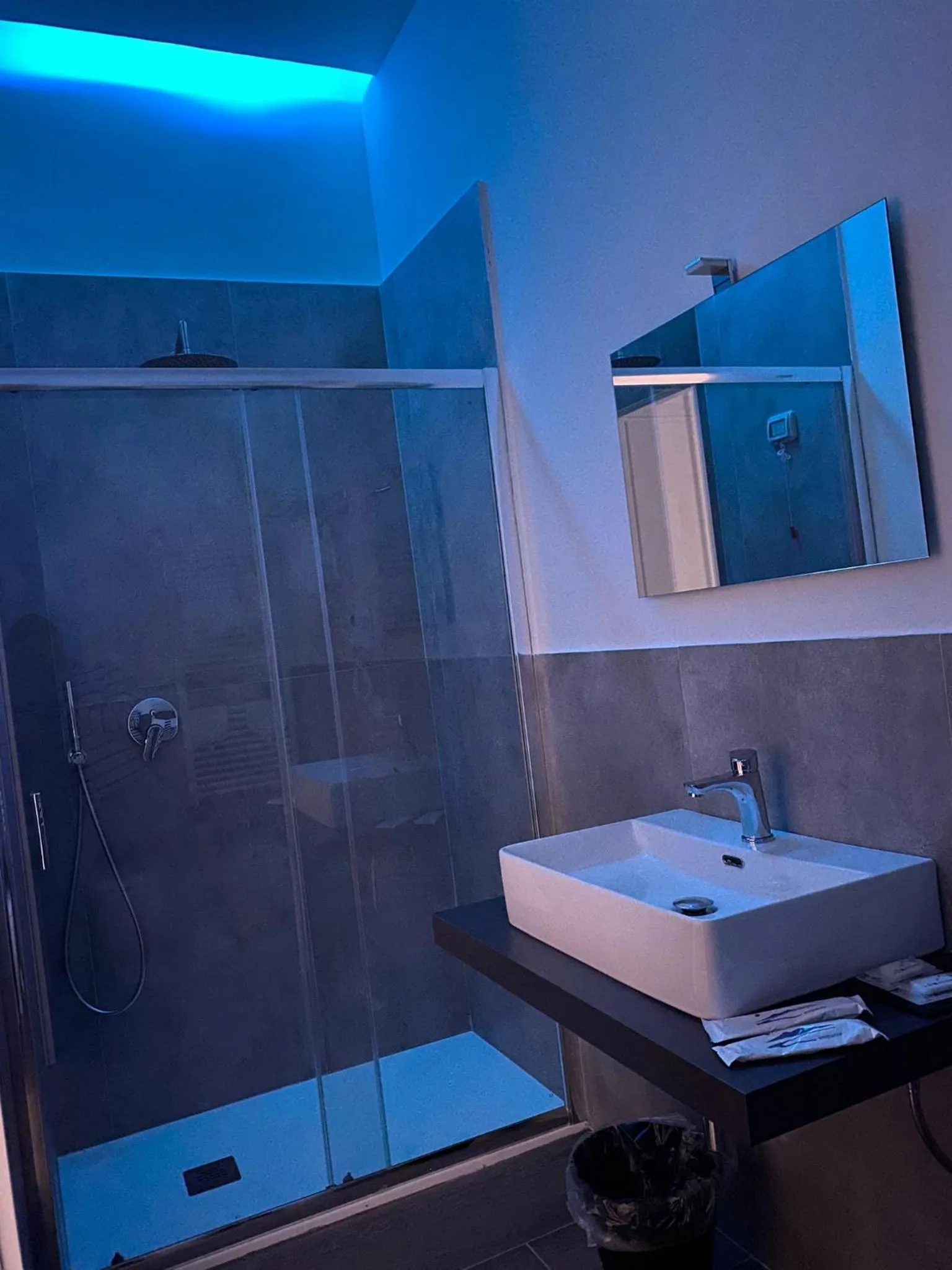 Shower in Salotto Toledo