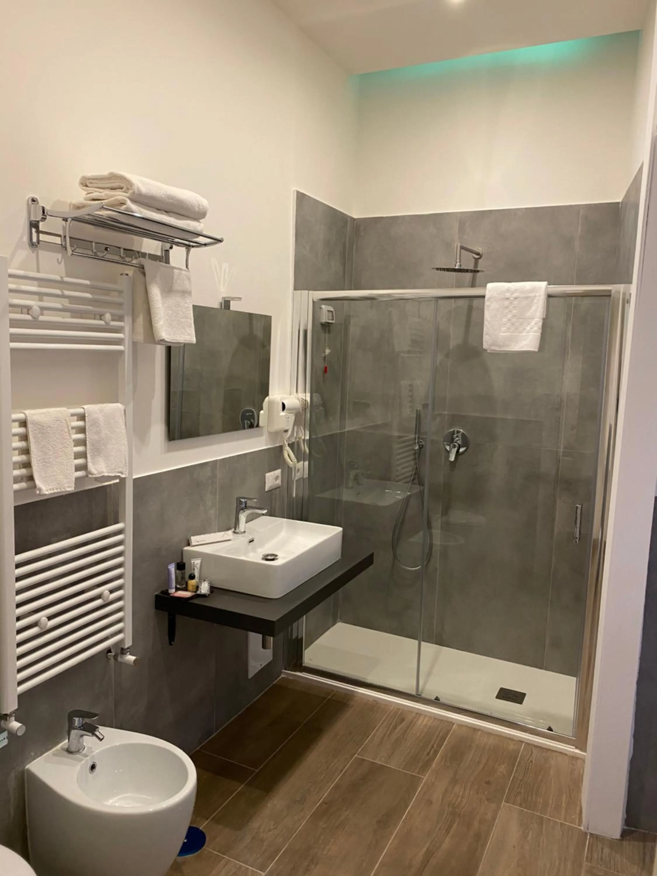 Shower in Salotto Toledo