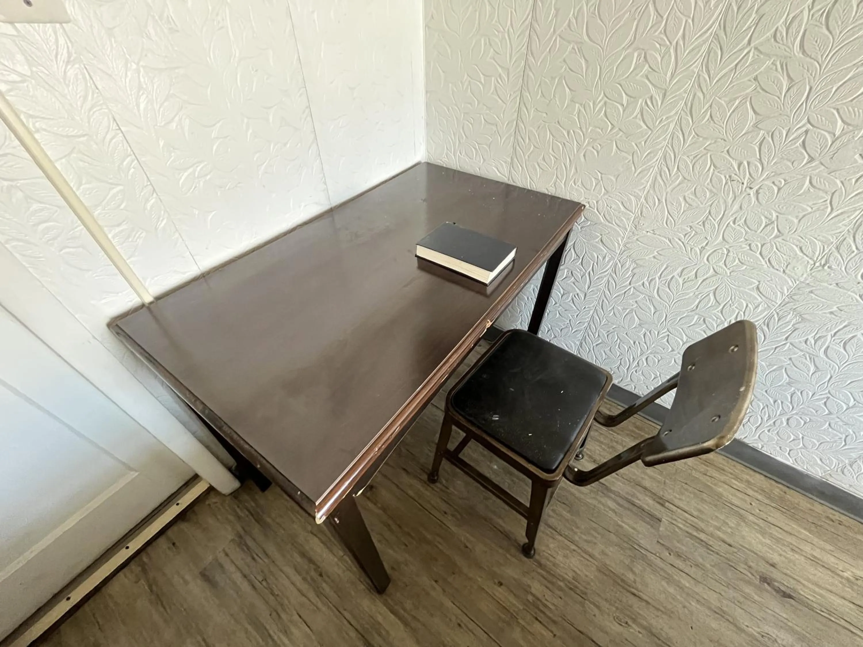 Seating area in Richmond Motel