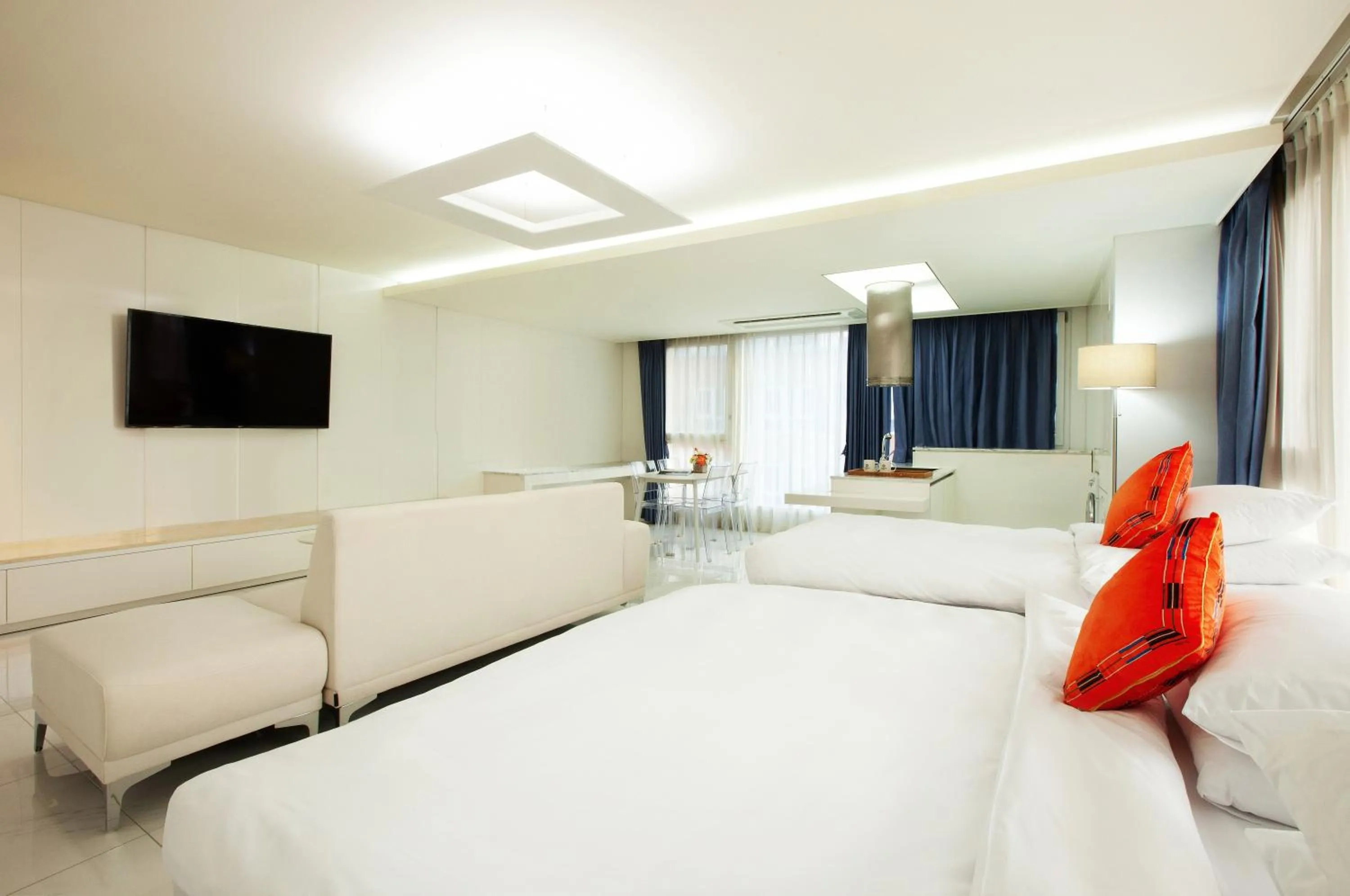 Decorative detail, Bed in Shin Shin Hotel Jeju Ocean