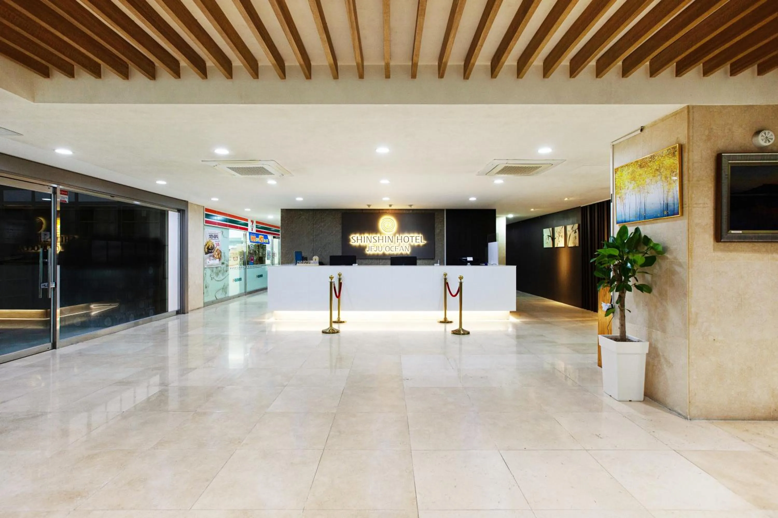 Lobby or reception in Shin Shin Hotel Jeju Ocean