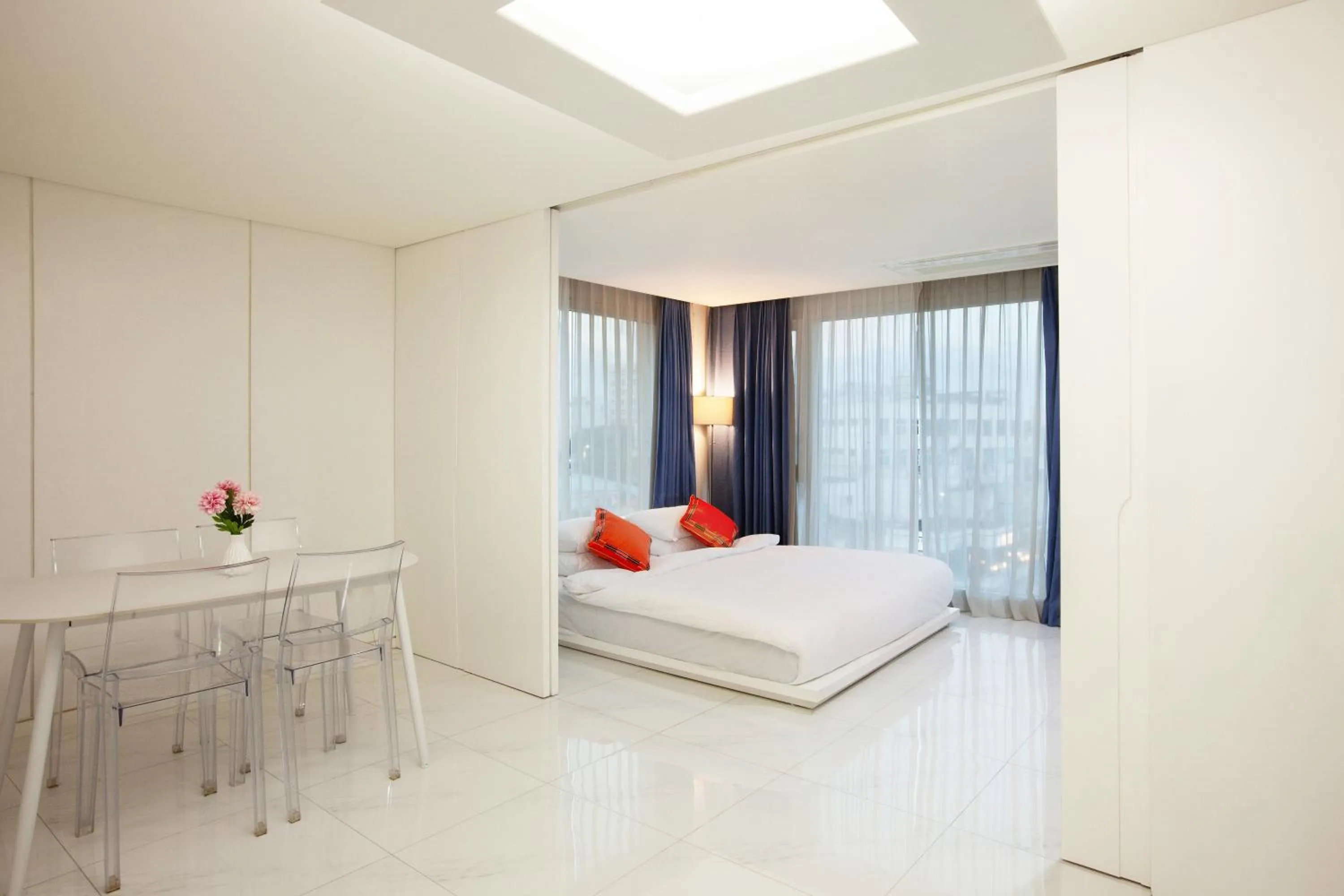 Decorative detail, Bed in Shin Shin Hotel Jeju Ocean