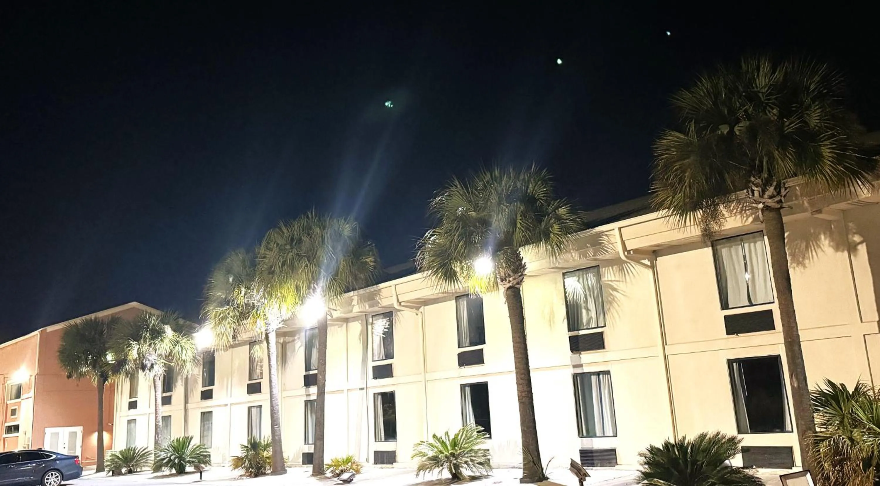 Property Building in Baymont by Wyndham Pensacola