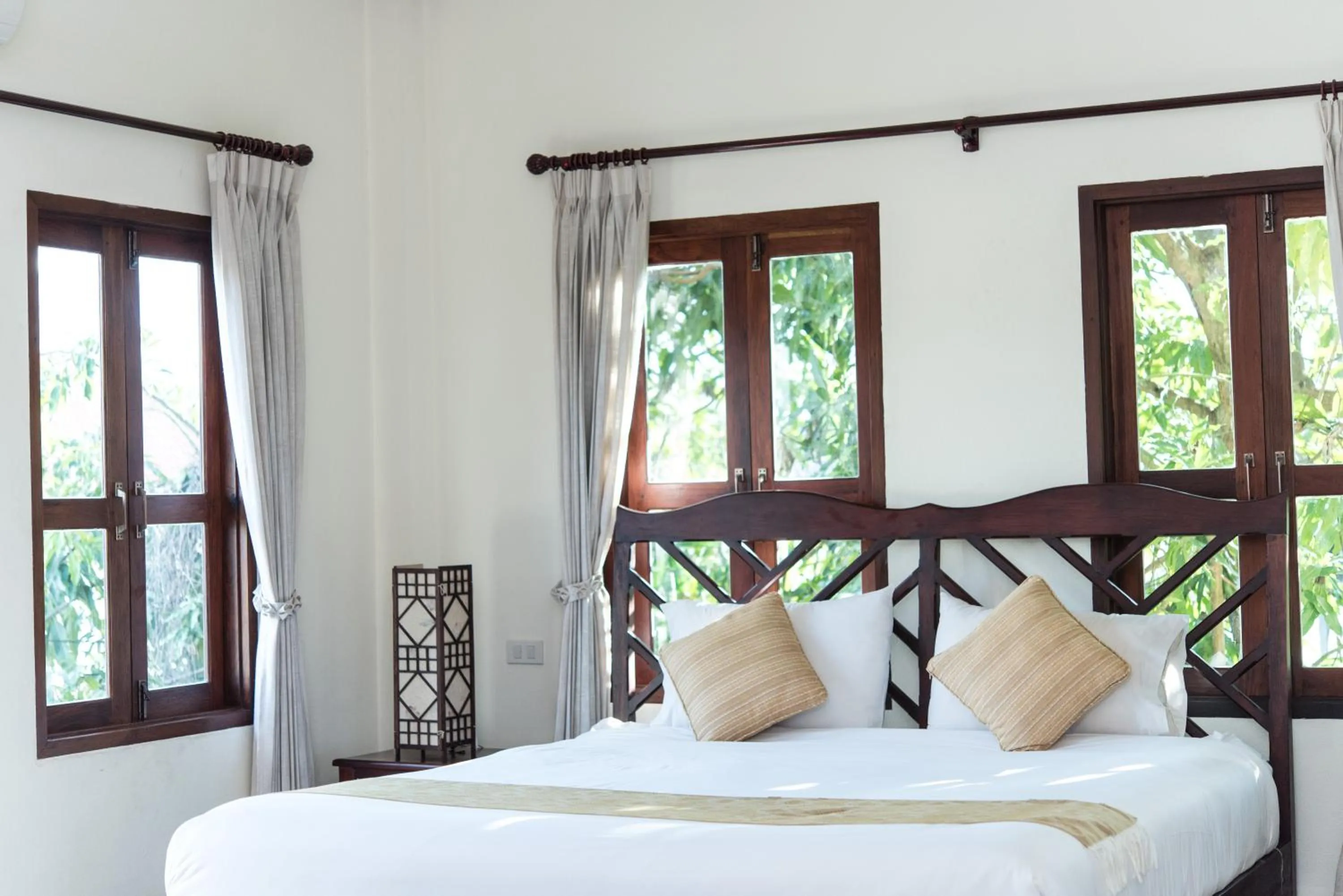 Bed in Luang Prabang Legend Hotel