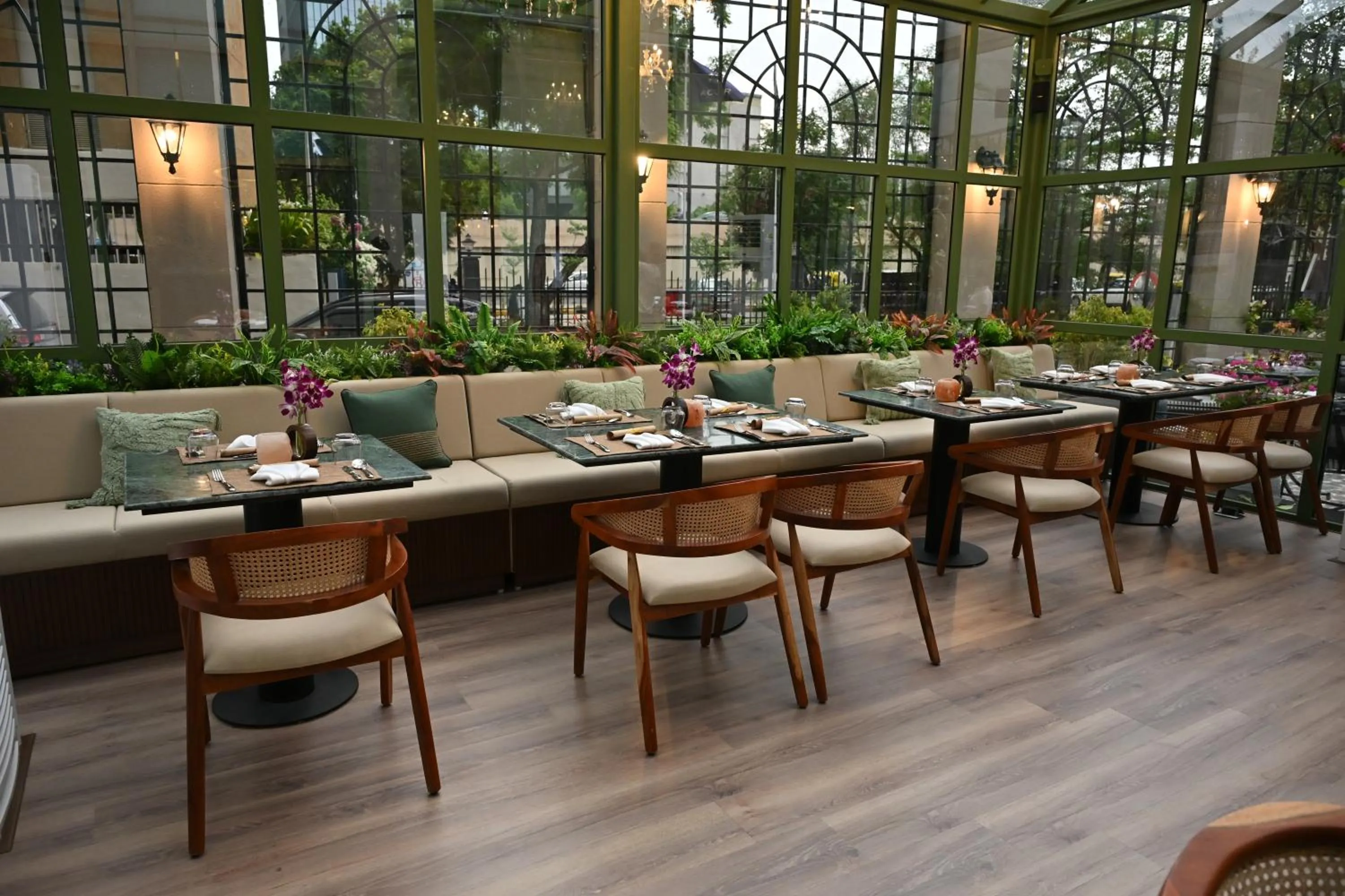 Restaurant/places to eat in Novotel Ahmedabad