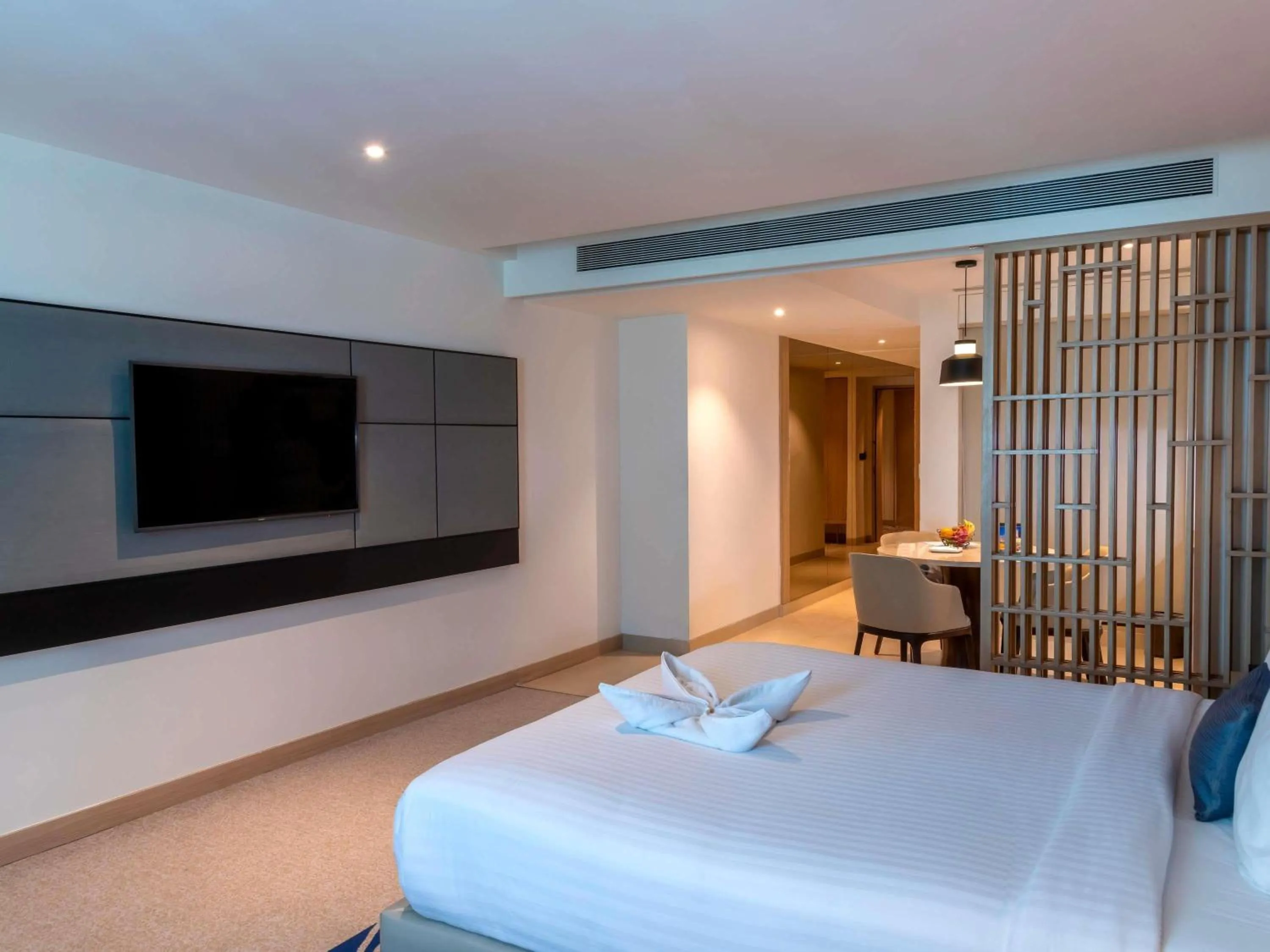 Bedroom, Bed in Novotel Ahmedabad