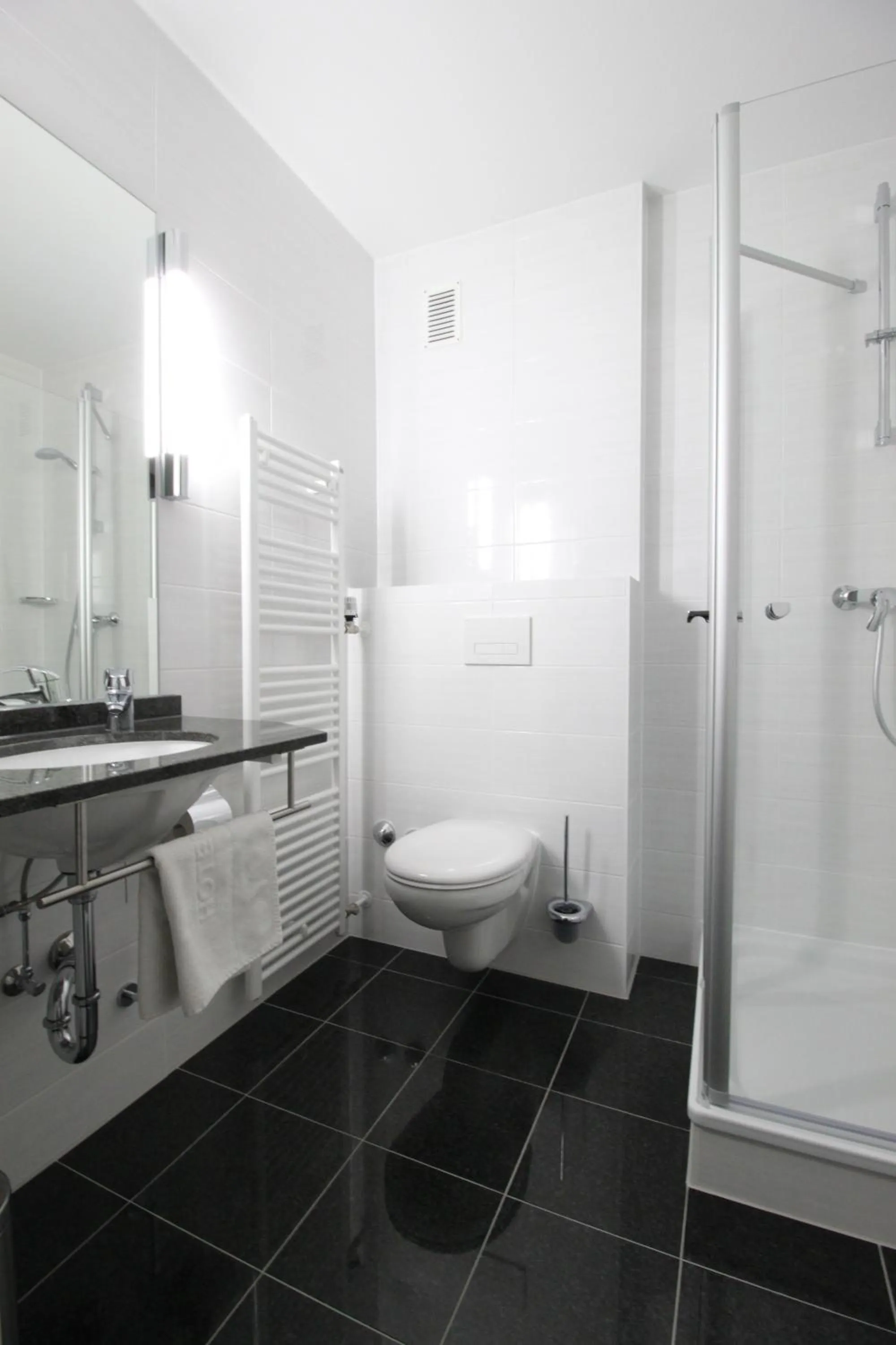 Bathroom in Hotel Garni Eden