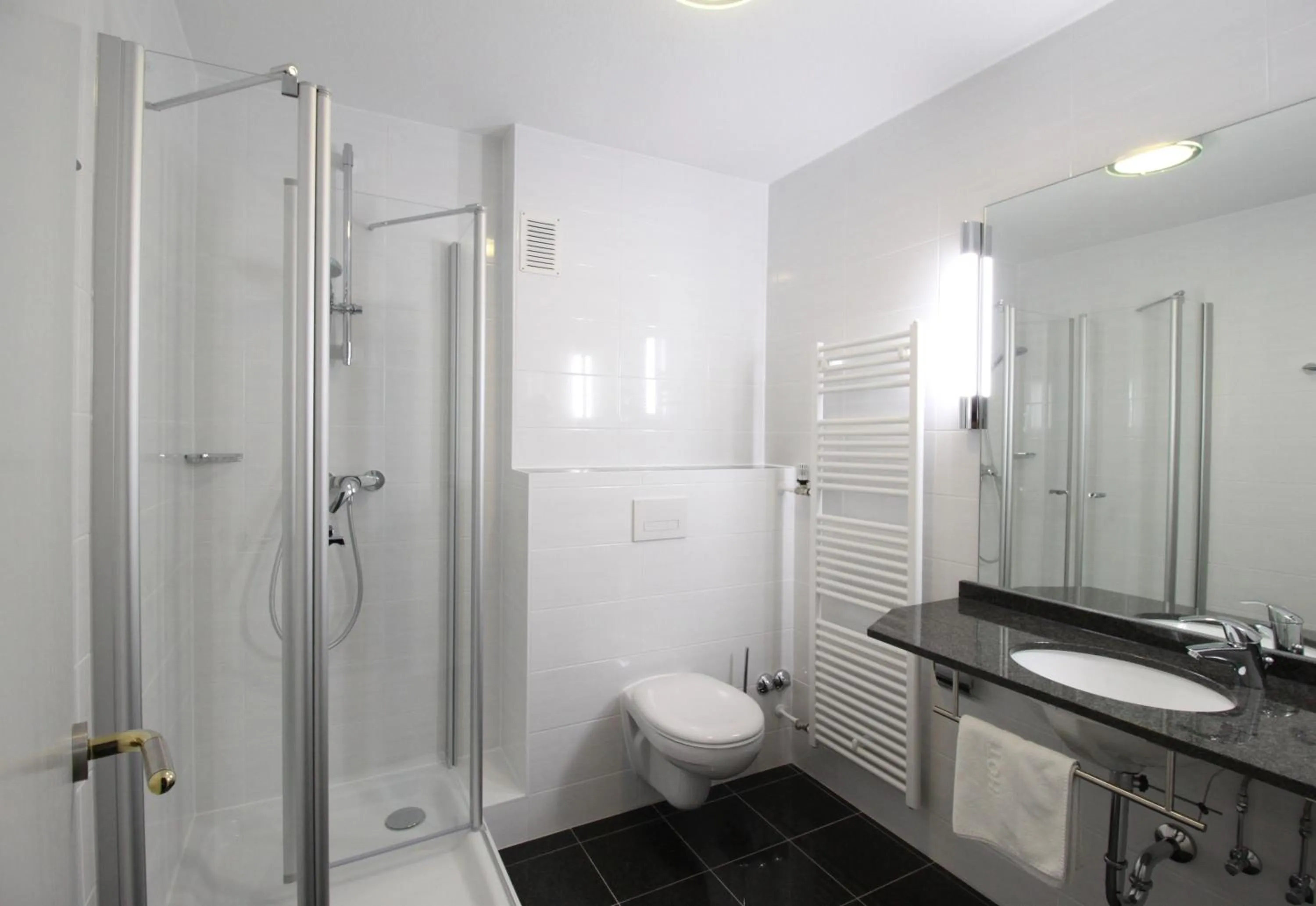 Bathroom in Hotel Garni Eden