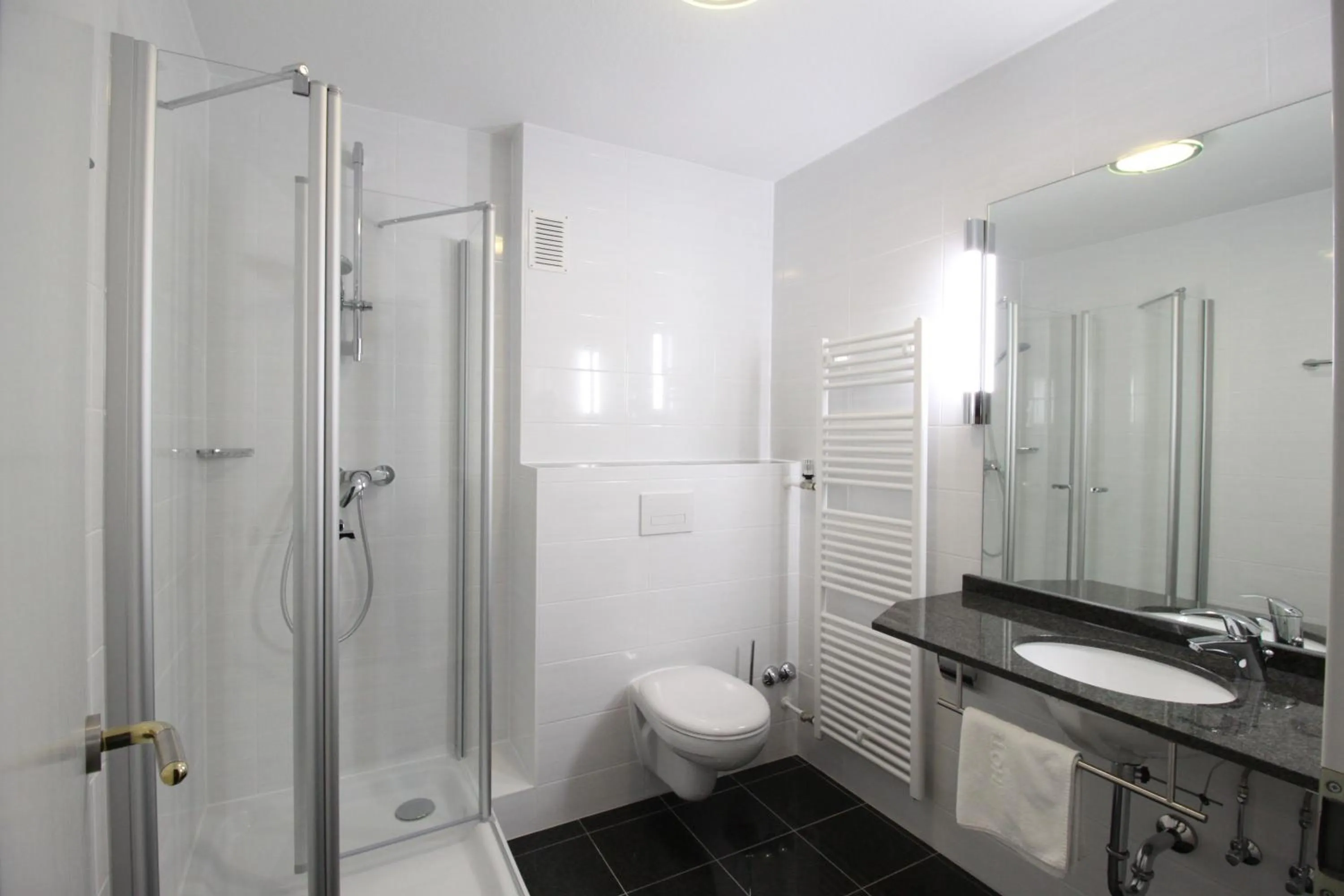 Bathroom in Hotel Garni Eden