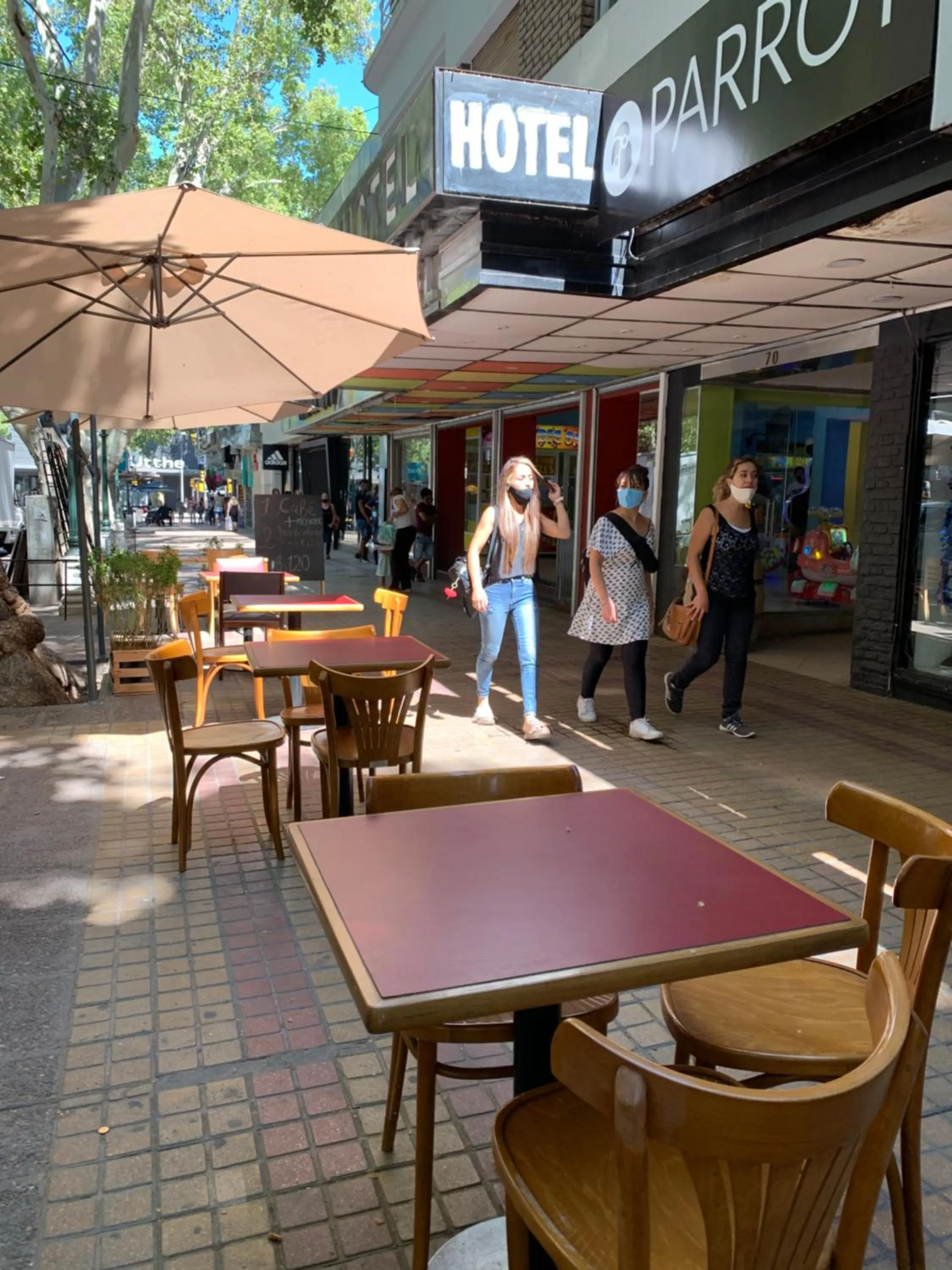 Restaurant/places to eat in Palace Hotel Mendoza