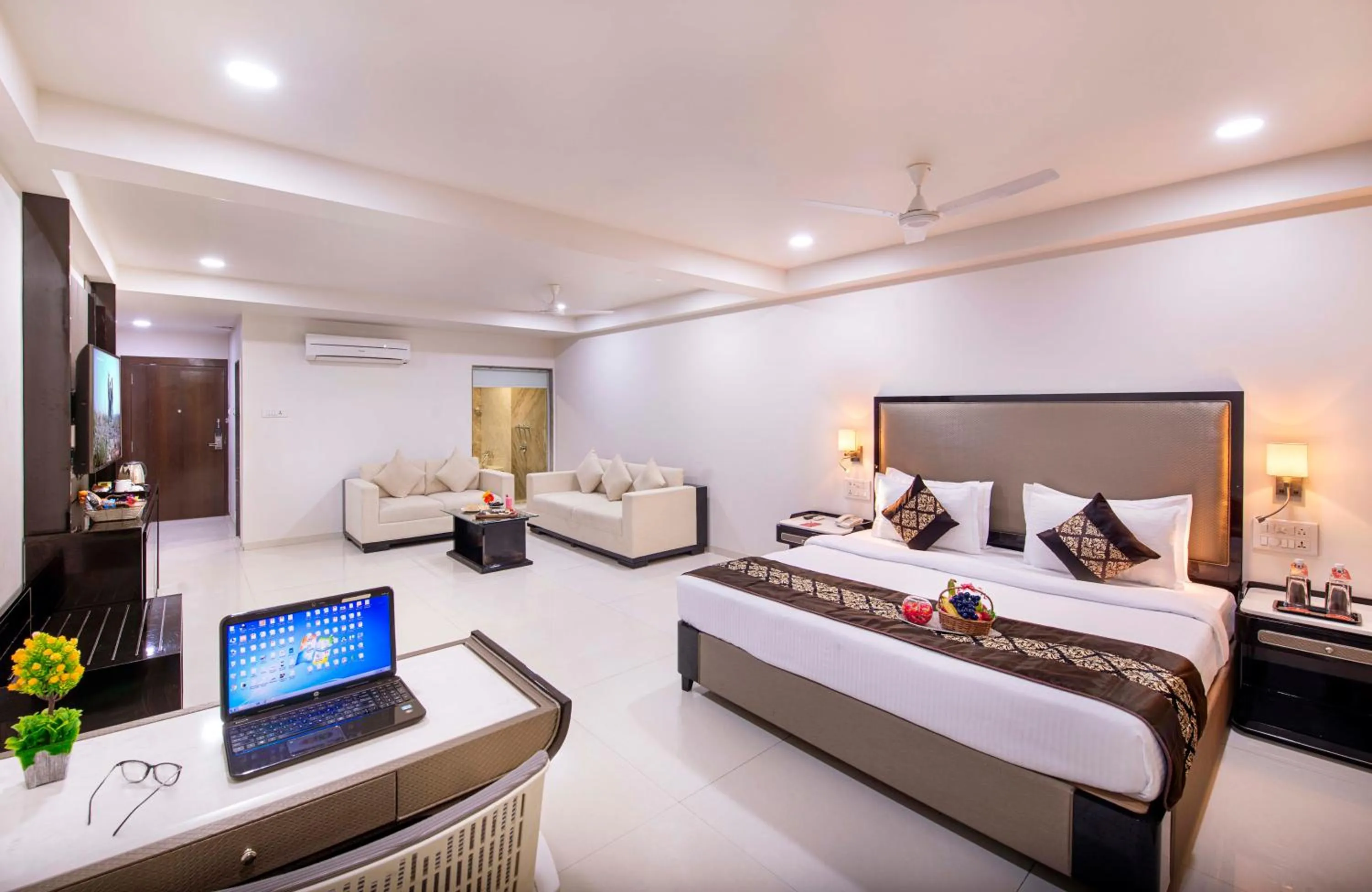 Photo of the whole room in Lords Inn Porbandar