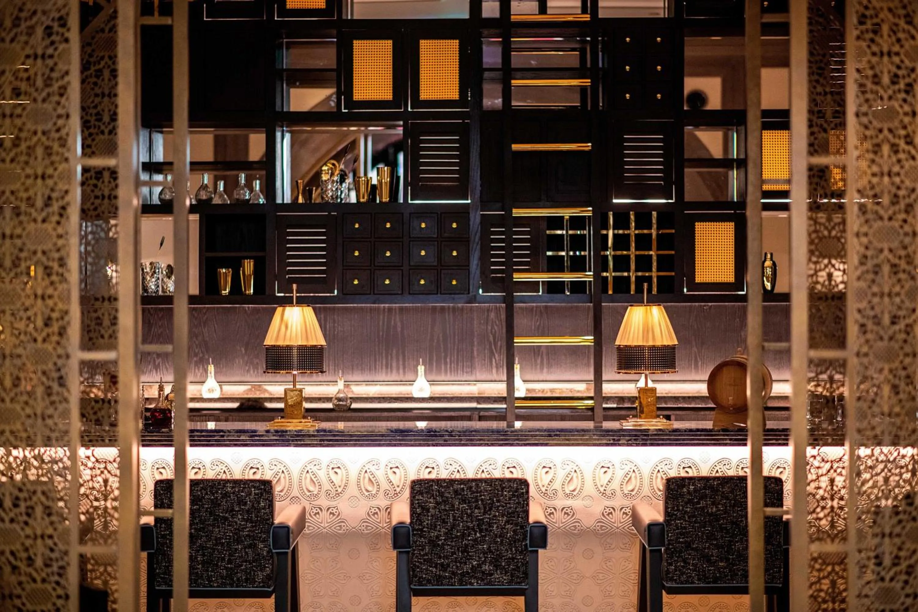 Lounge or bar in Sheraton Grand Doha Resort & Convention Hotel