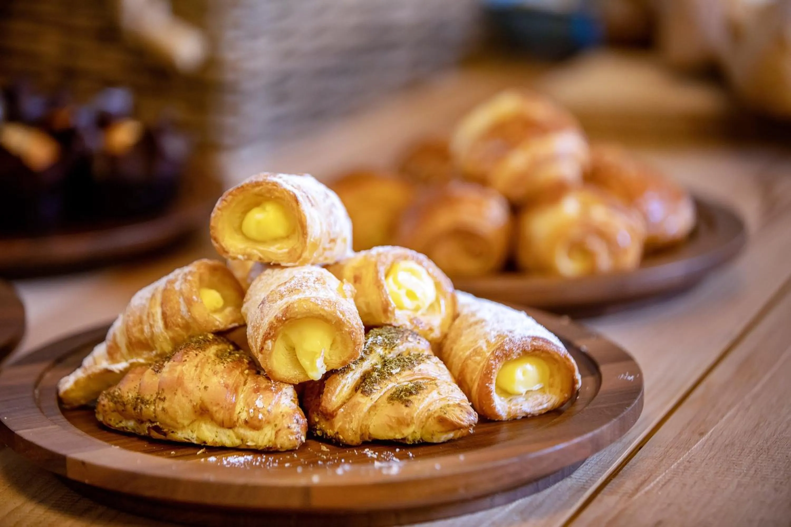 Lounge or bar in Sheraton Grand Doha Resort & Convention Hotel