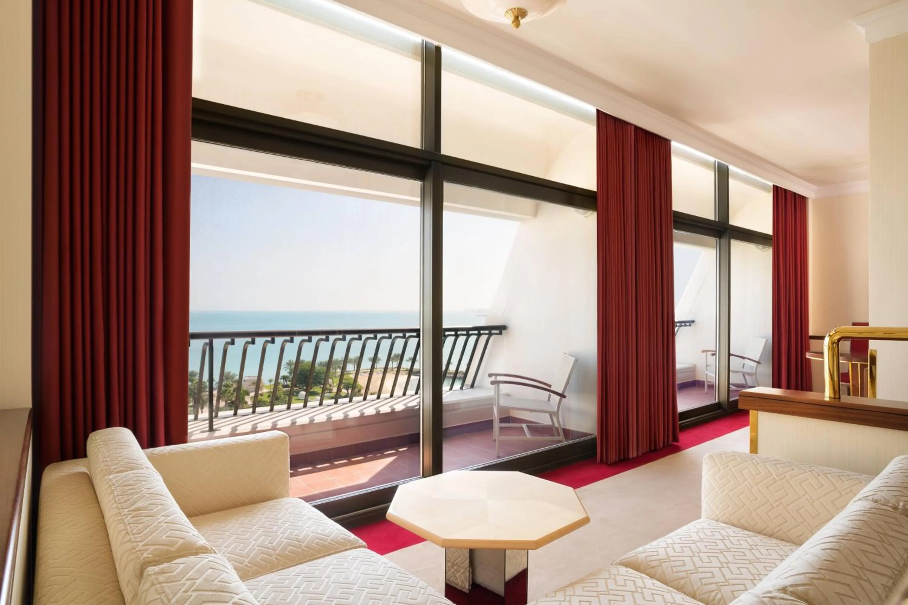 Living room in Sheraton Grand Doha Resort & Convention Hotel