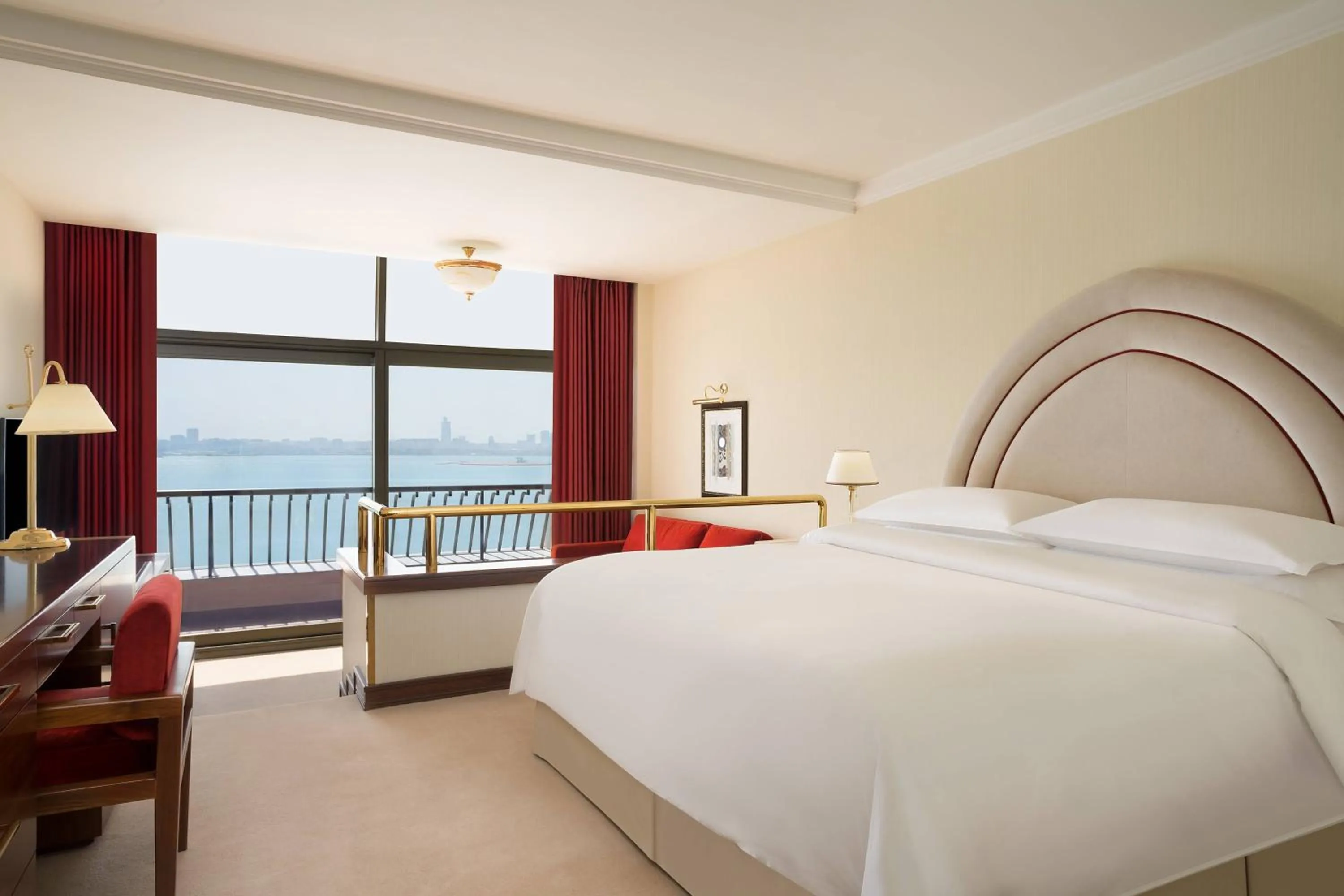 Photo of the whole room, Bed in Sheraton Grand Doha Resort & Convention Hotel