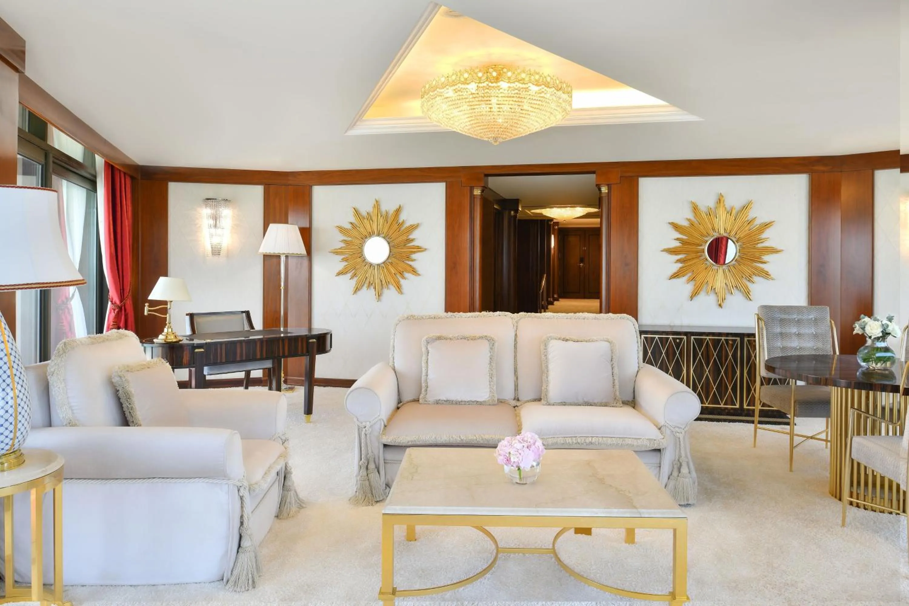 Living room in Sheraton Grand Doha Resort & Convention Hotel