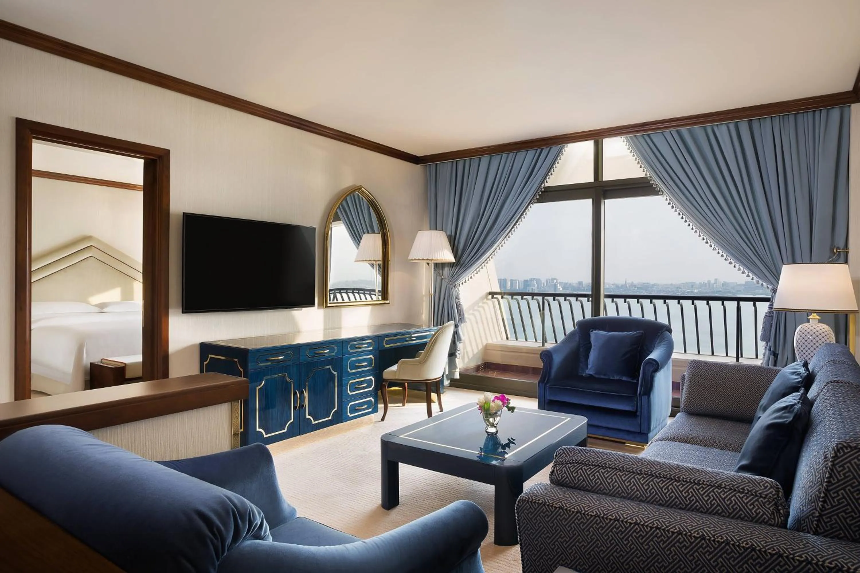 Living room in Sheraton Grand Doha Resort & Convention Hotel