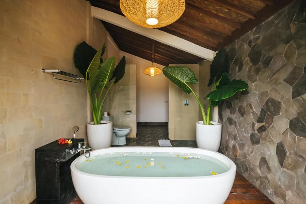 Bath in Patal Kikian Villa