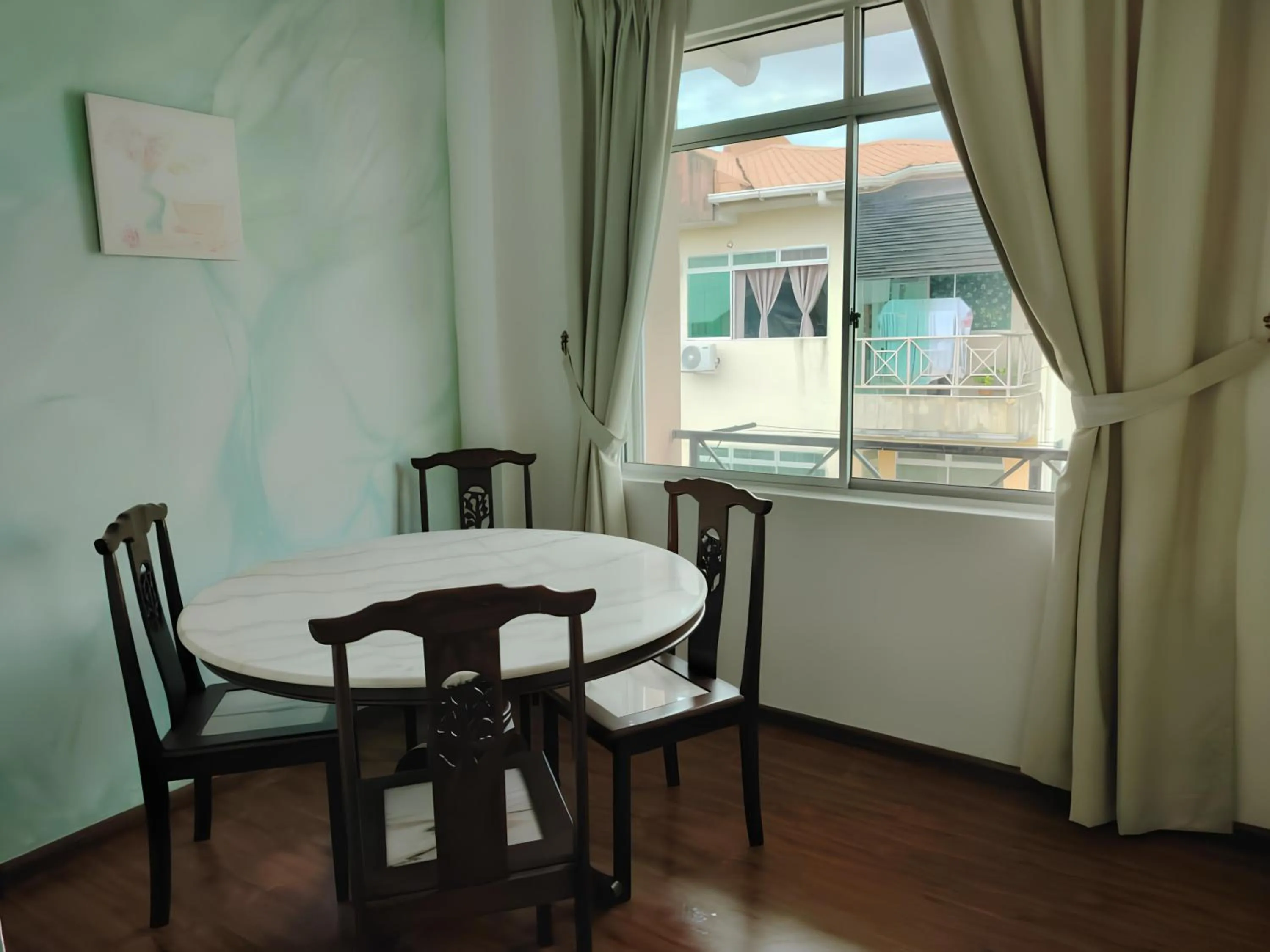 Dining area in Natol Homestay - Kuching Home Penthouse Airport Road