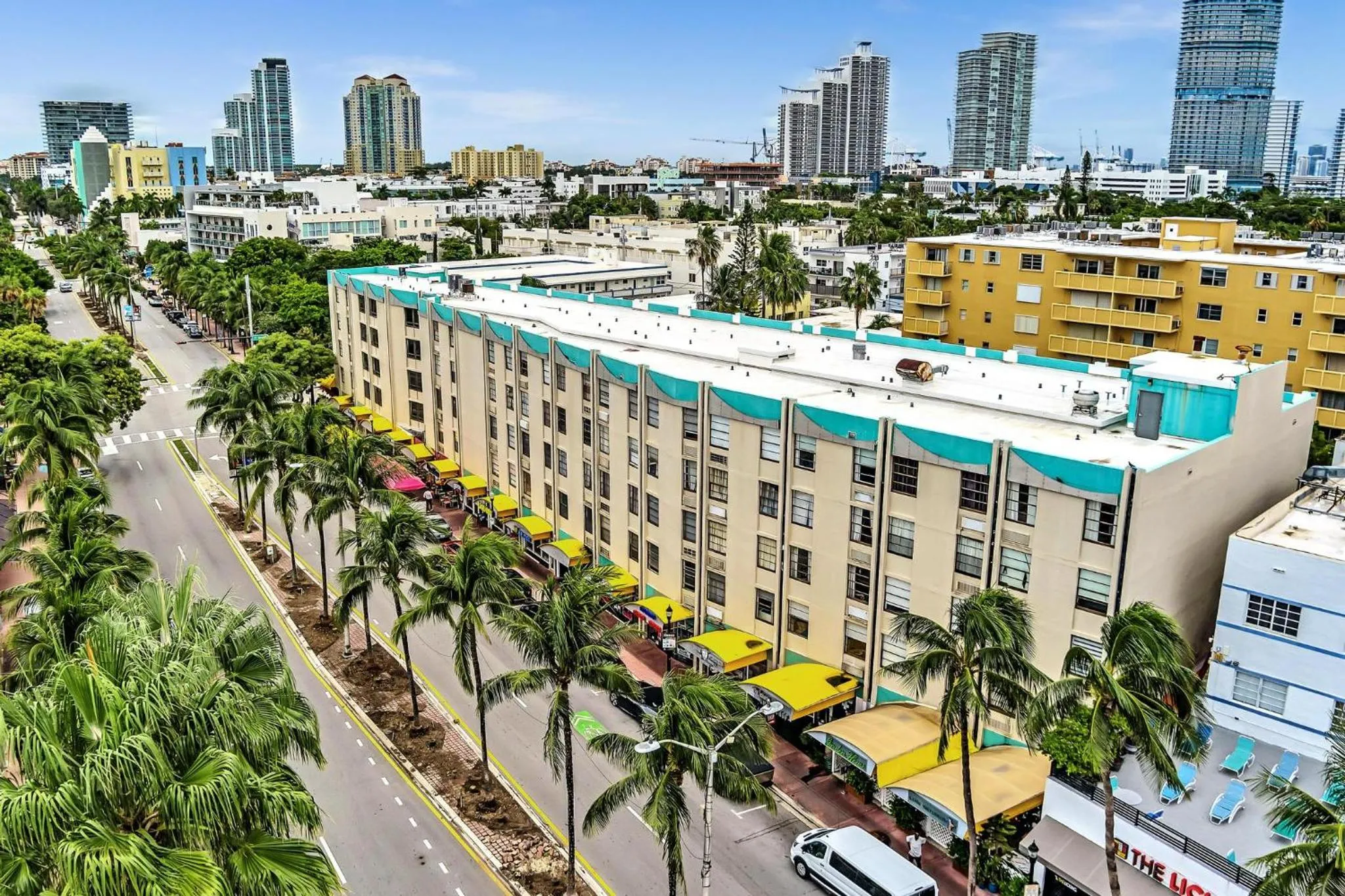 Neighbourhood in 1 bedroom in the BEST location in South Beach !