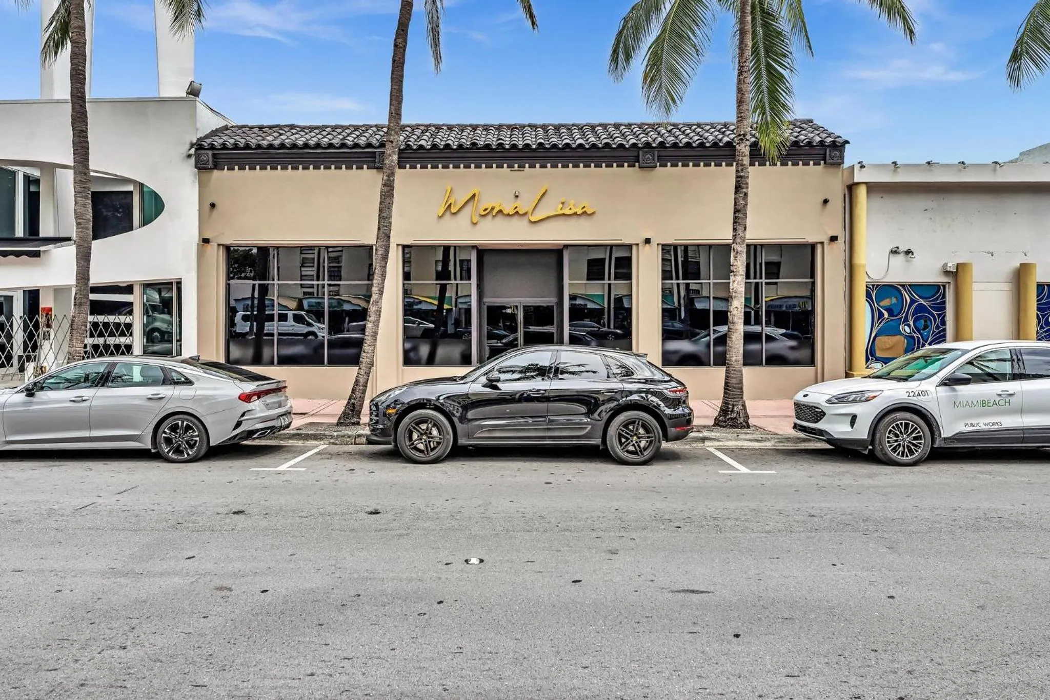 Neighbourhood in 1 bedroom in the BEST location in South Beach !